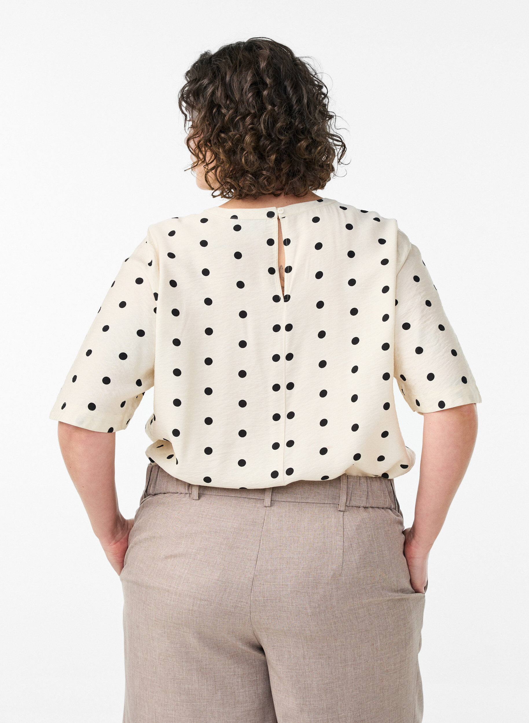 Zizzi Bluse aus Viskose mit Punkten und 1/2-&Auml;rmeln, Vanille, Model image number 2