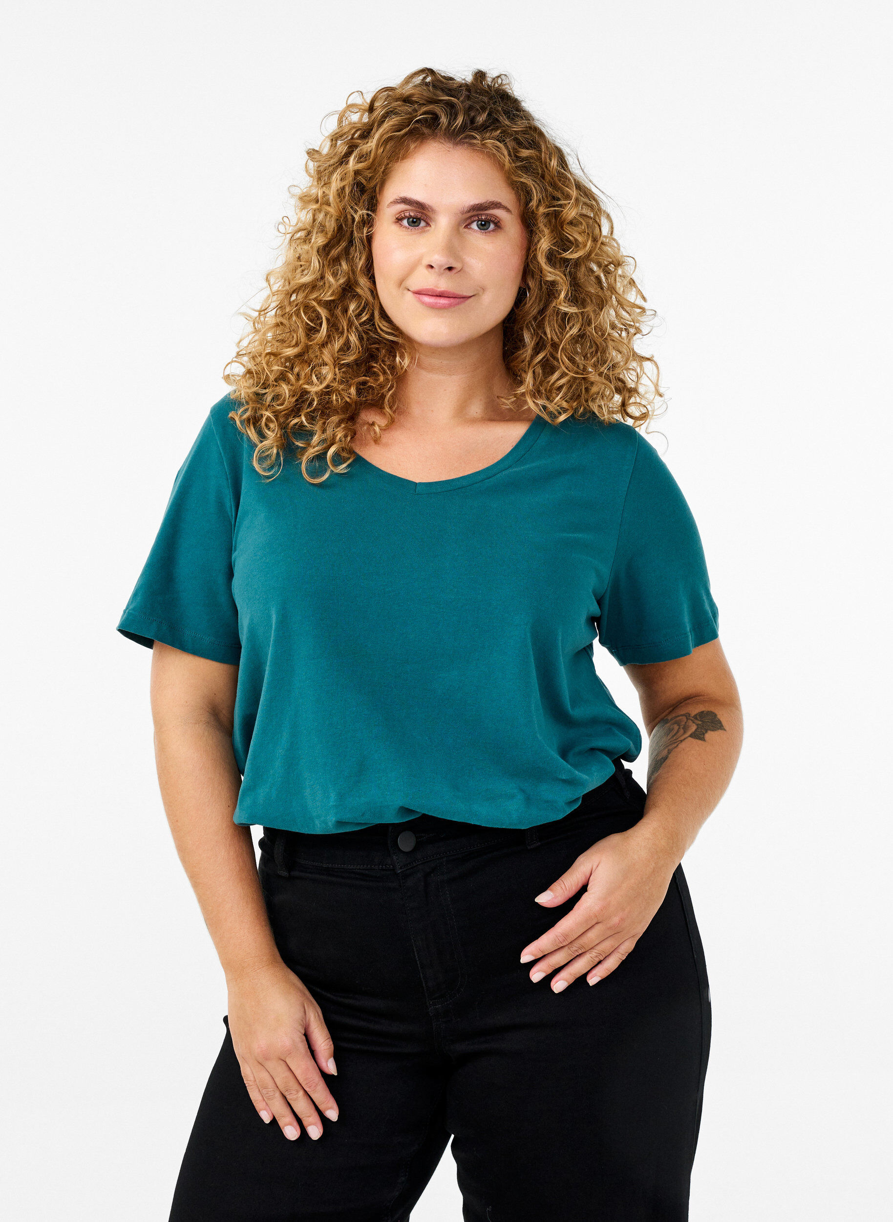 Zizzi Einfarbiges Basic-T-Shirt aus Baumwolle, Gr&uuml;n, Model image number 0