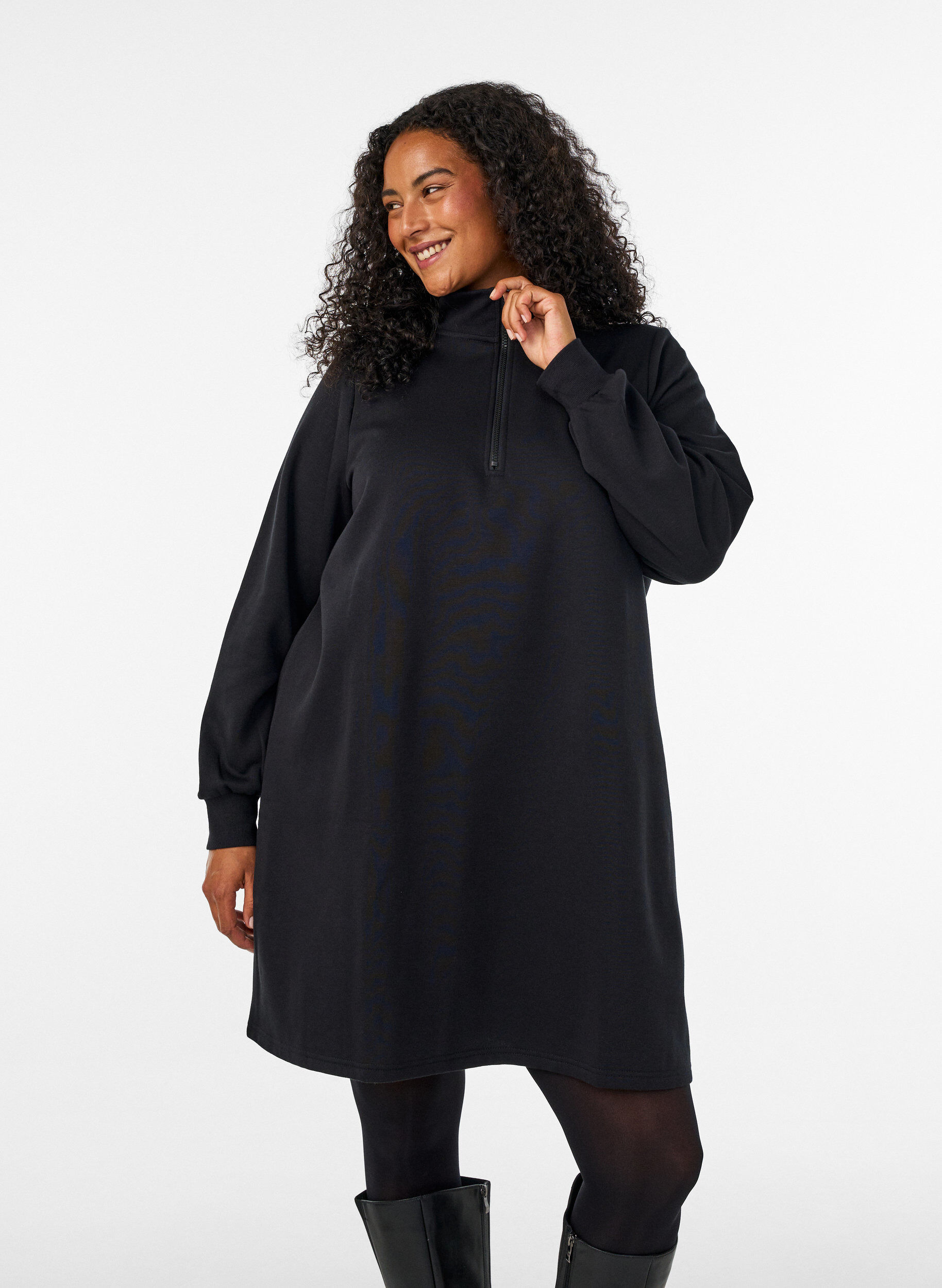 ZizziSweatkleid mit hohem Rippkragen und Rei&szlig;verschluss, Schwarz, Model image number 0