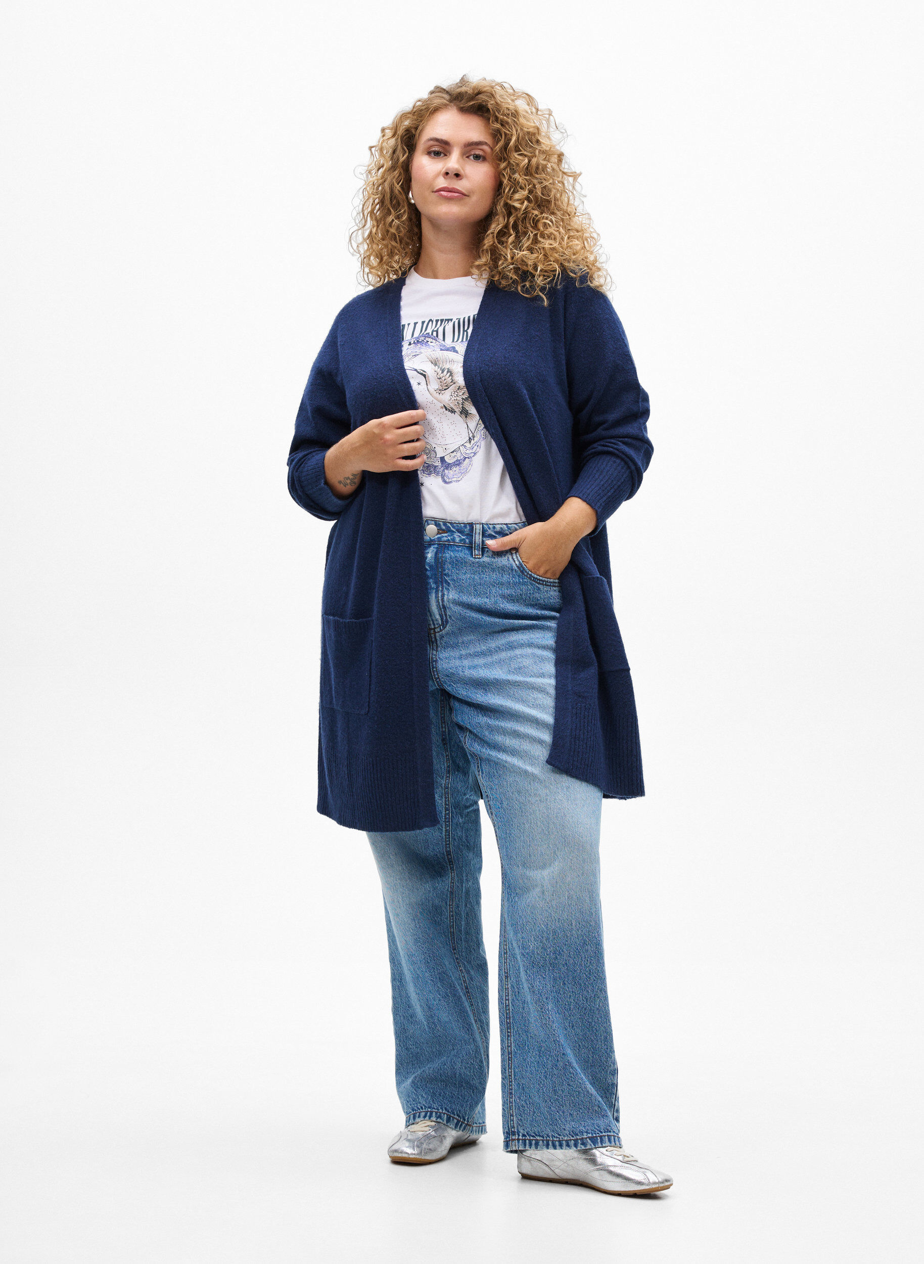 Zizzi Strickjacke mit Rippenstrick und Taschen, Blau, Model image number 1