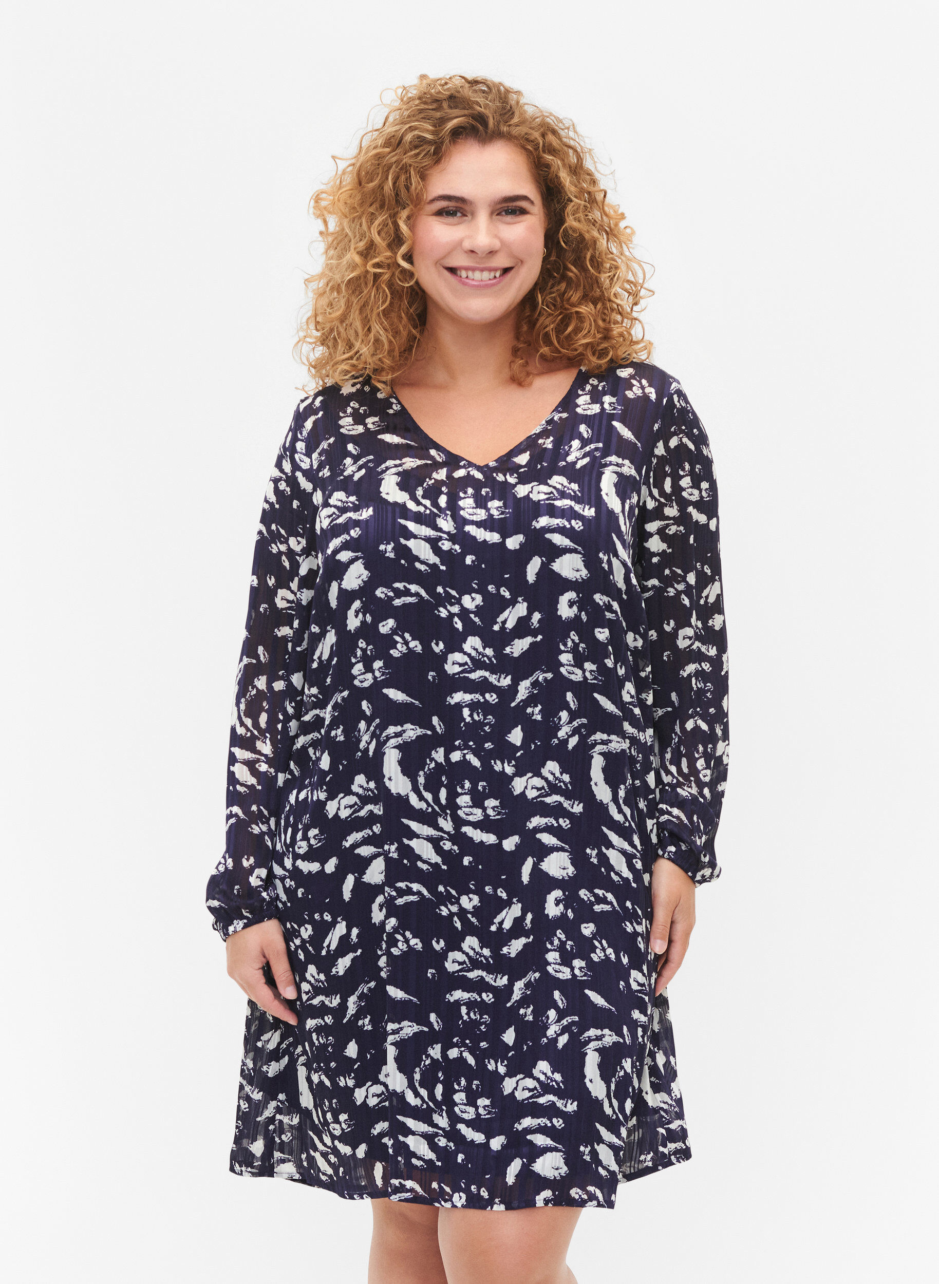 Zizzi Lang&auml;rmliges Kleid mit V-Ausschnitt und Druck, Blue Leaf AOP, Model image number 0