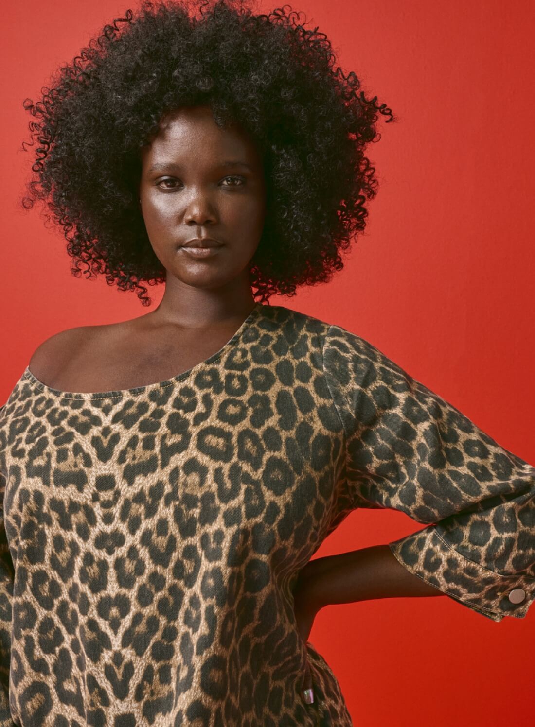 Zizzi Jeanskleid mit Leopardenmuster, , Model