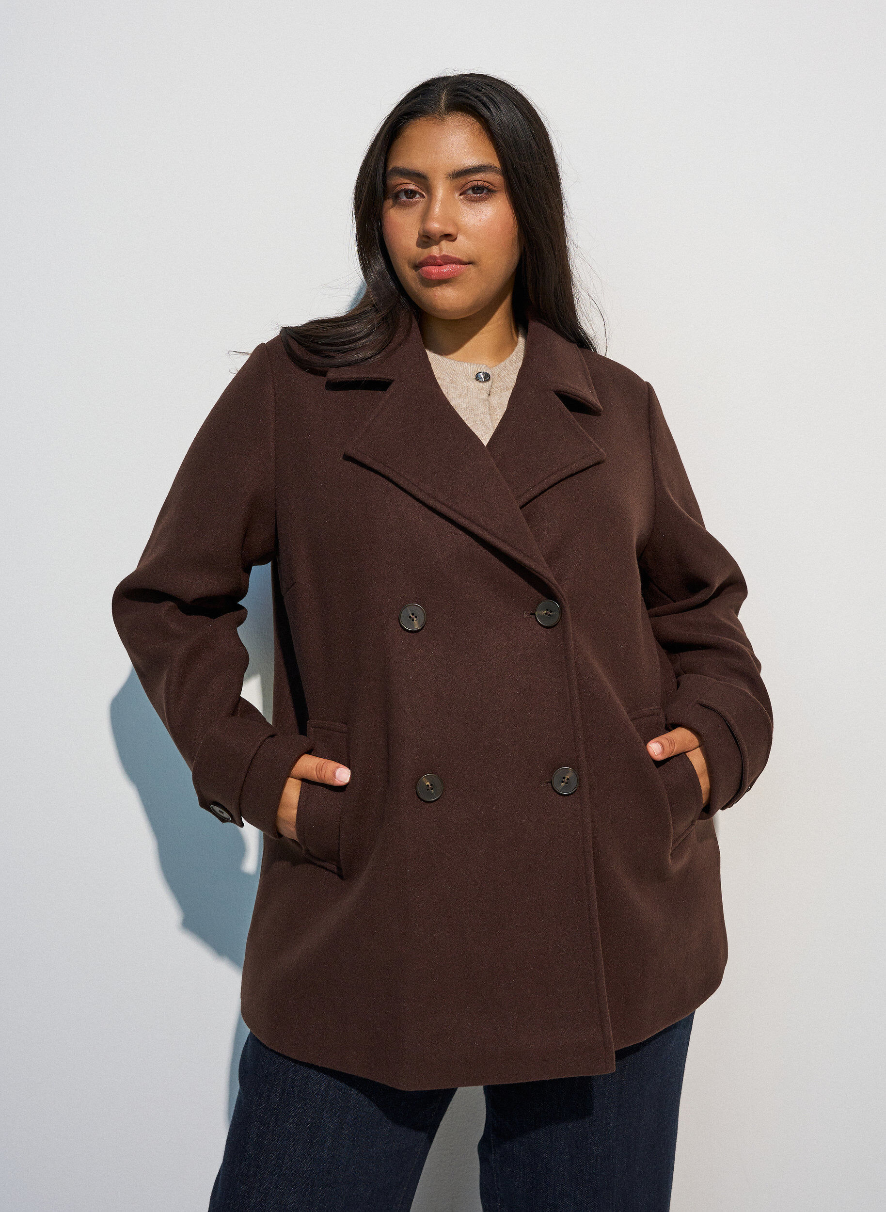 ZizziKurzmantel mit zweireihiger Knopfleiste, Braun, Model image number 0