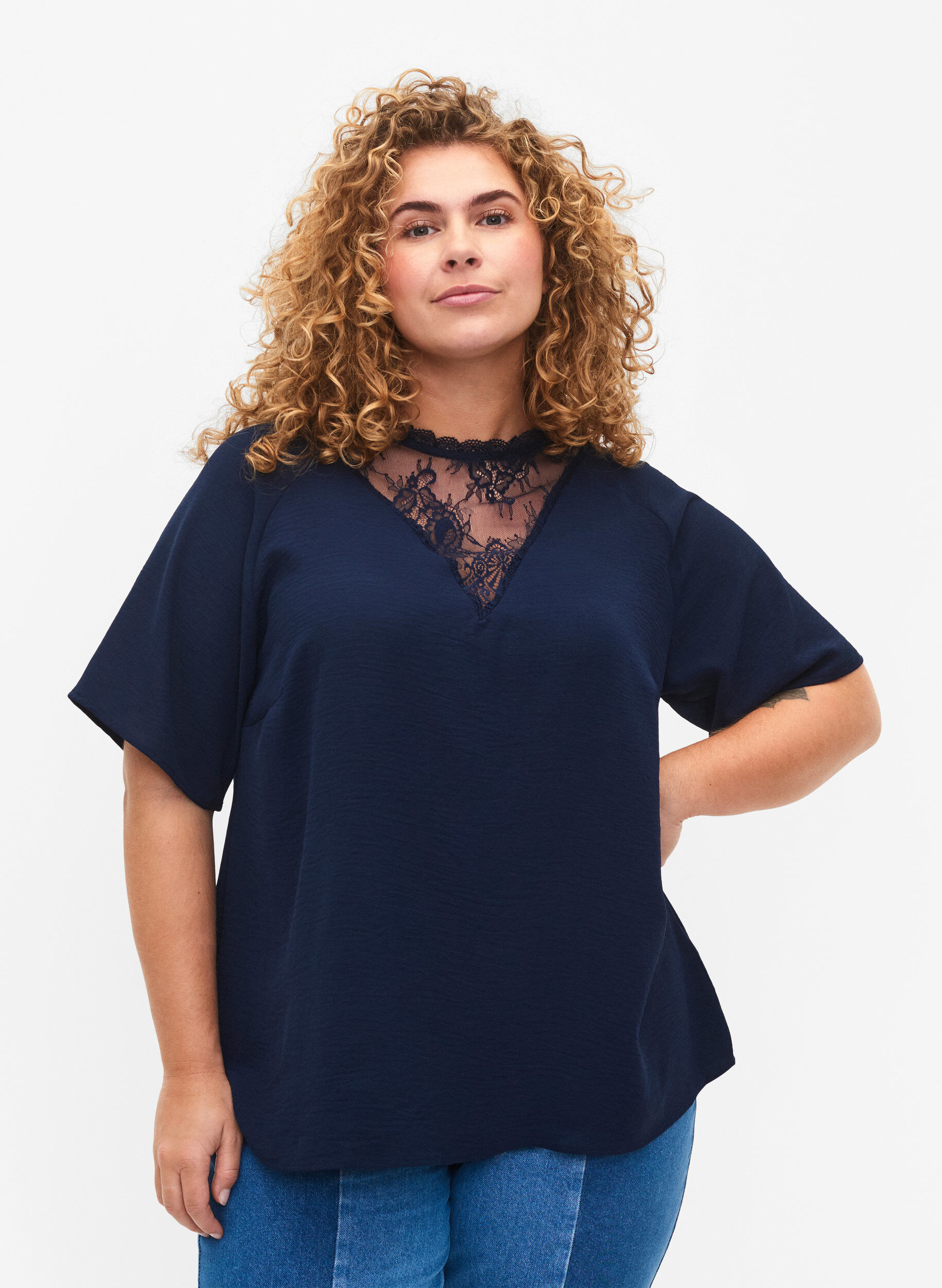 Zizzi Kurz&auml;rmelige Bluse mit Spitze , Navy Blazer, Model image number 0