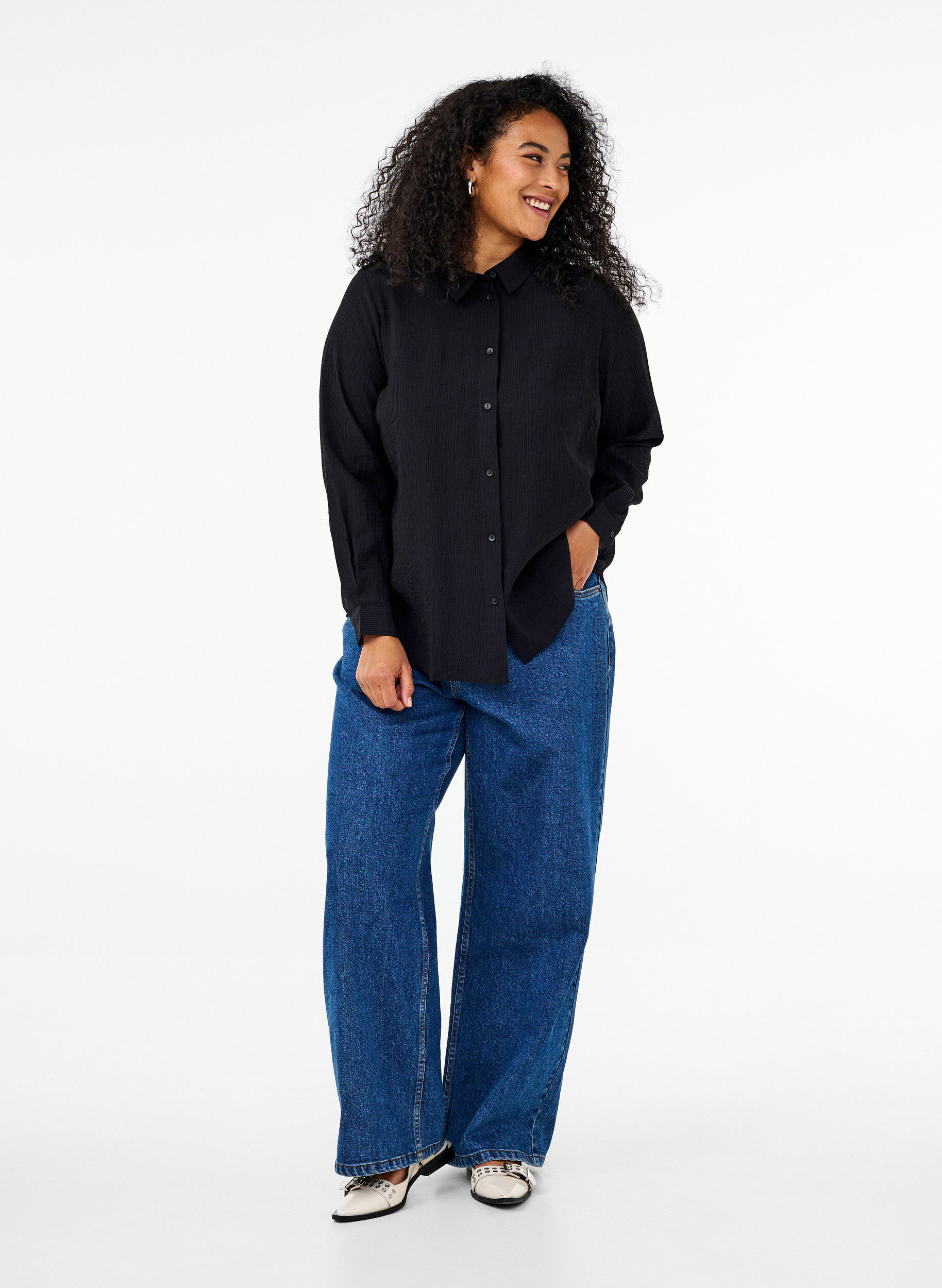 Zizzi Bluse mit gestreiftem Muster, Schwarz, Model image number 1