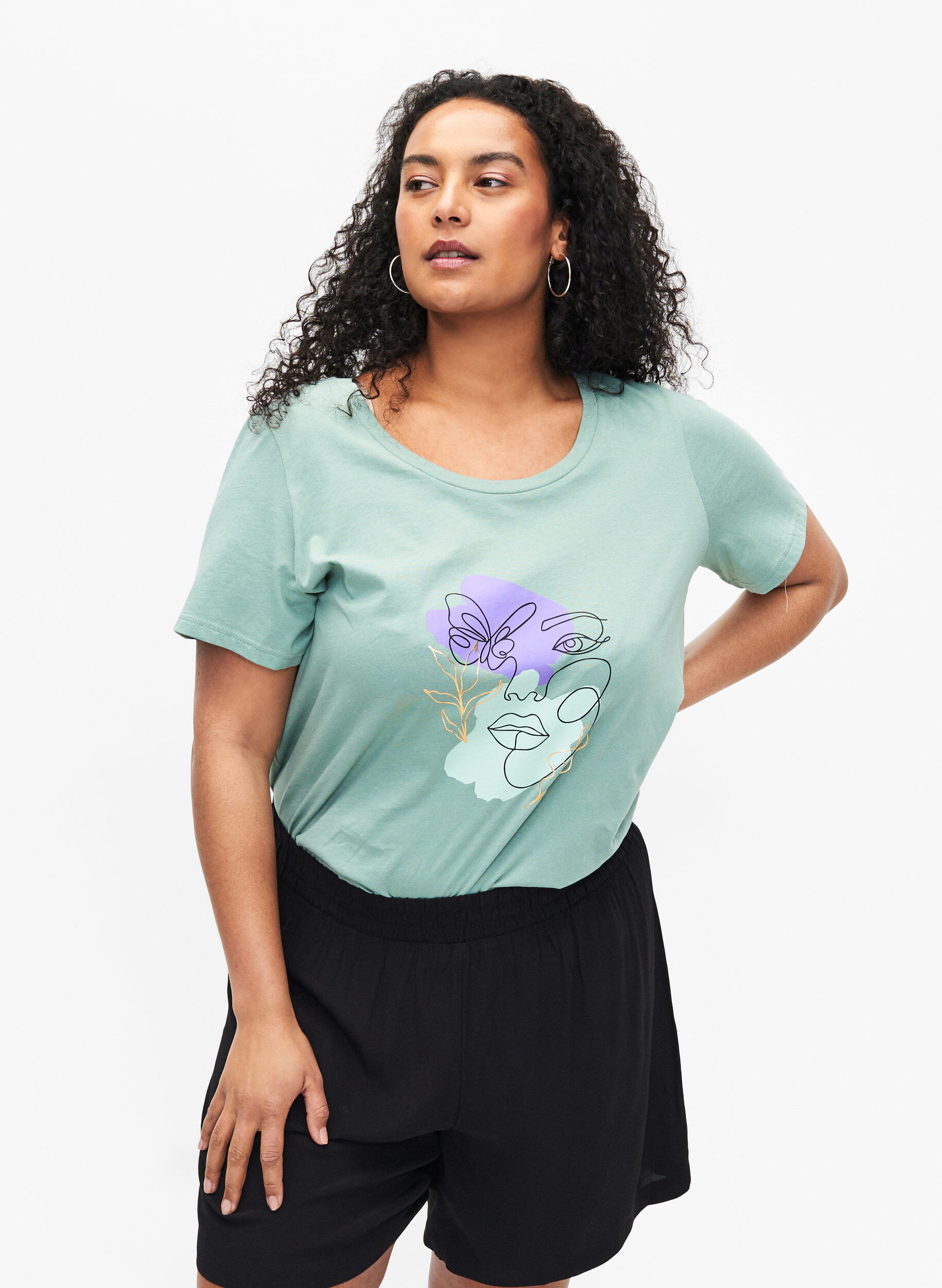 Zizzi Baumwoll-T-Shirt mit Motiv, Ch. Green w. Face, Model image number 0