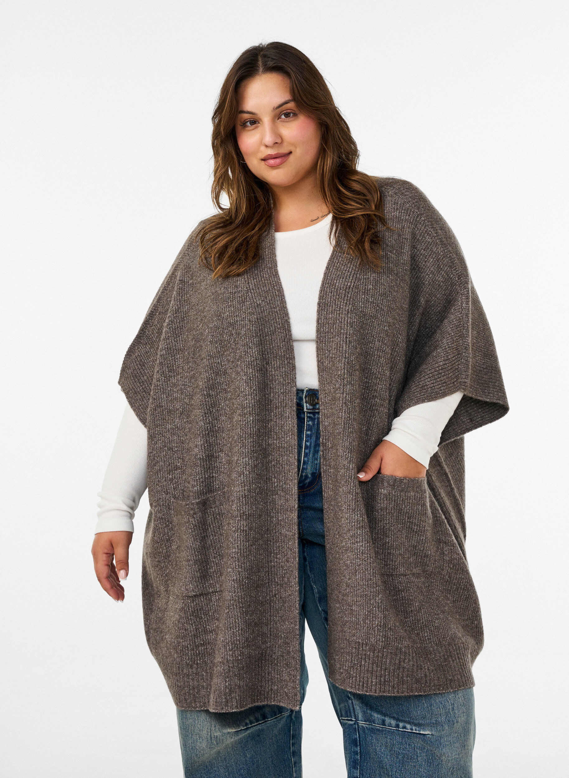 Strickjacke mit offener Vorderseite und weiten &Auml;rmeln, Braun, Model