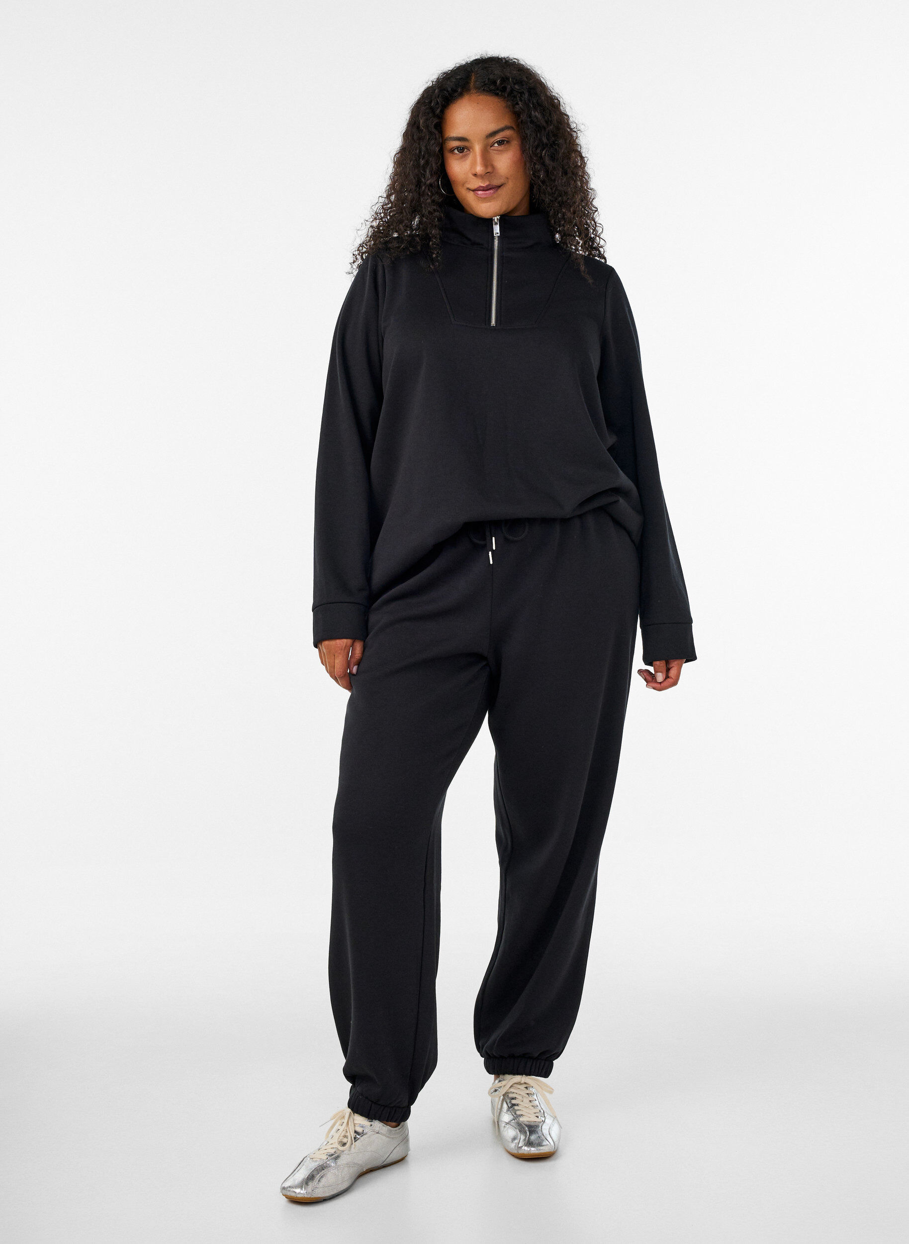 ZizziHoch taillierte Sweatpants mit Kordelzug, Schwarz, Model image number 0