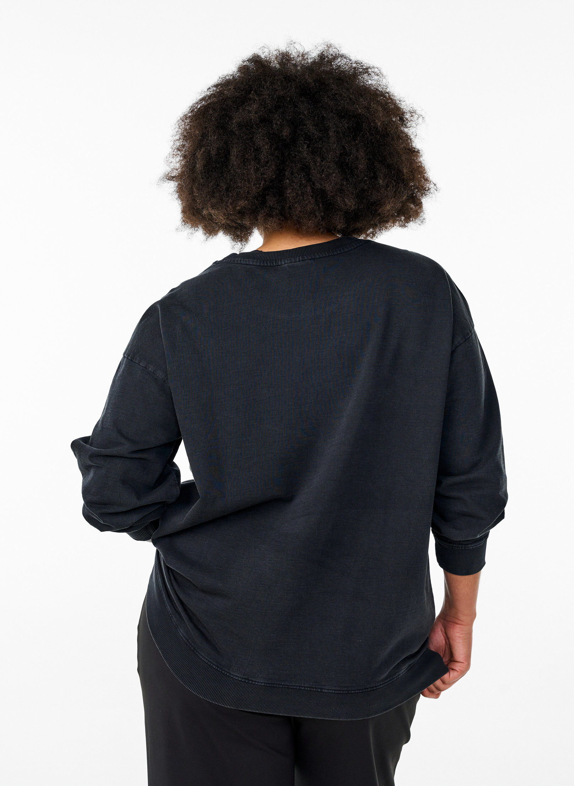 Zizzi Lockeres Sweatshirt im gewaschenen Look, Grau, Model image number 2