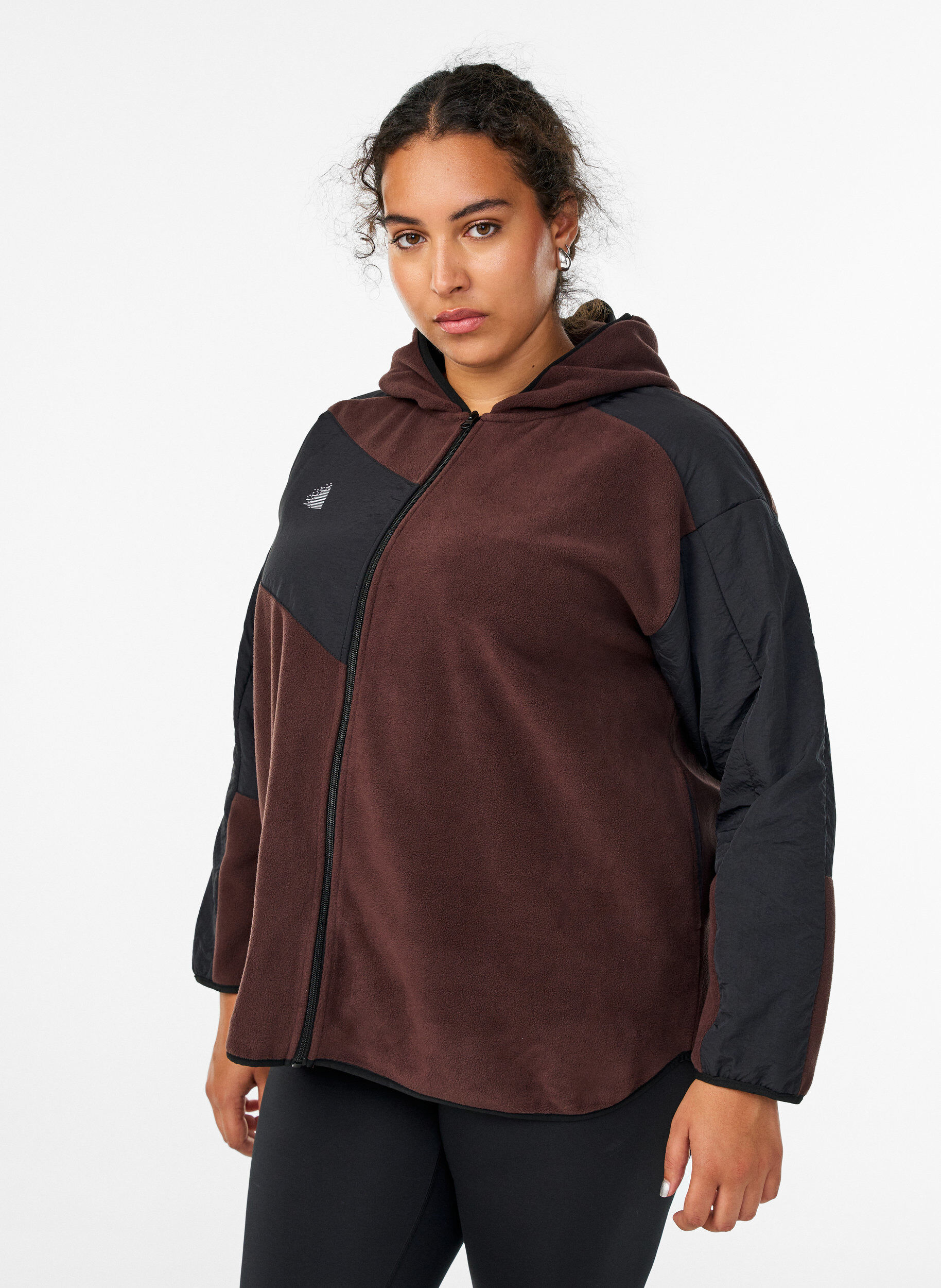 Zizzi Fleecejacke mit Kapuze und Taschen, Braun, Model image number 0