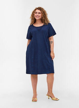 Kleid mit Spitzendetails und kurzen Ärmeln, Blue Washed , Model image number 2