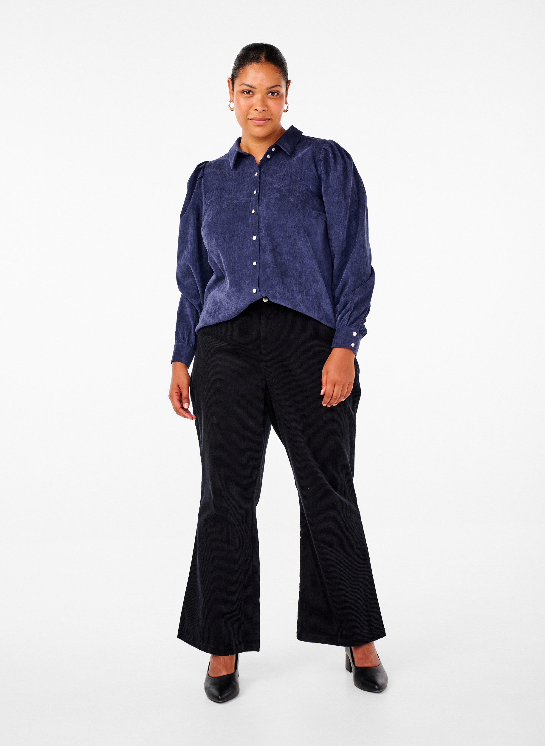 Zizzi Bootcut-Cordhose mit hohem Taille, Schwarz, Model image number 0