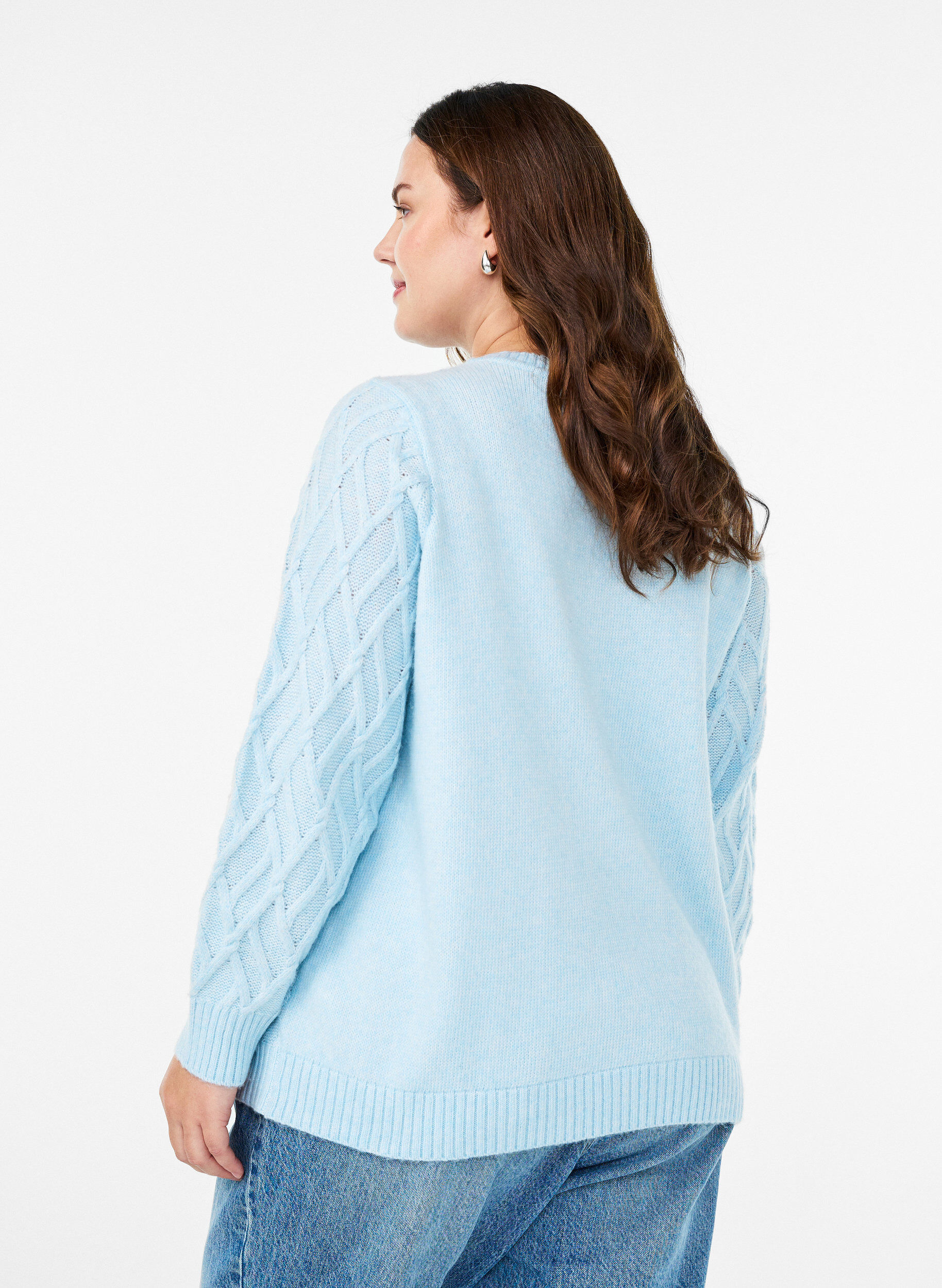 Zizzi Strickbluse mit Zopfmuster und Rundhalsausschnitt, Blau, Model image number 2