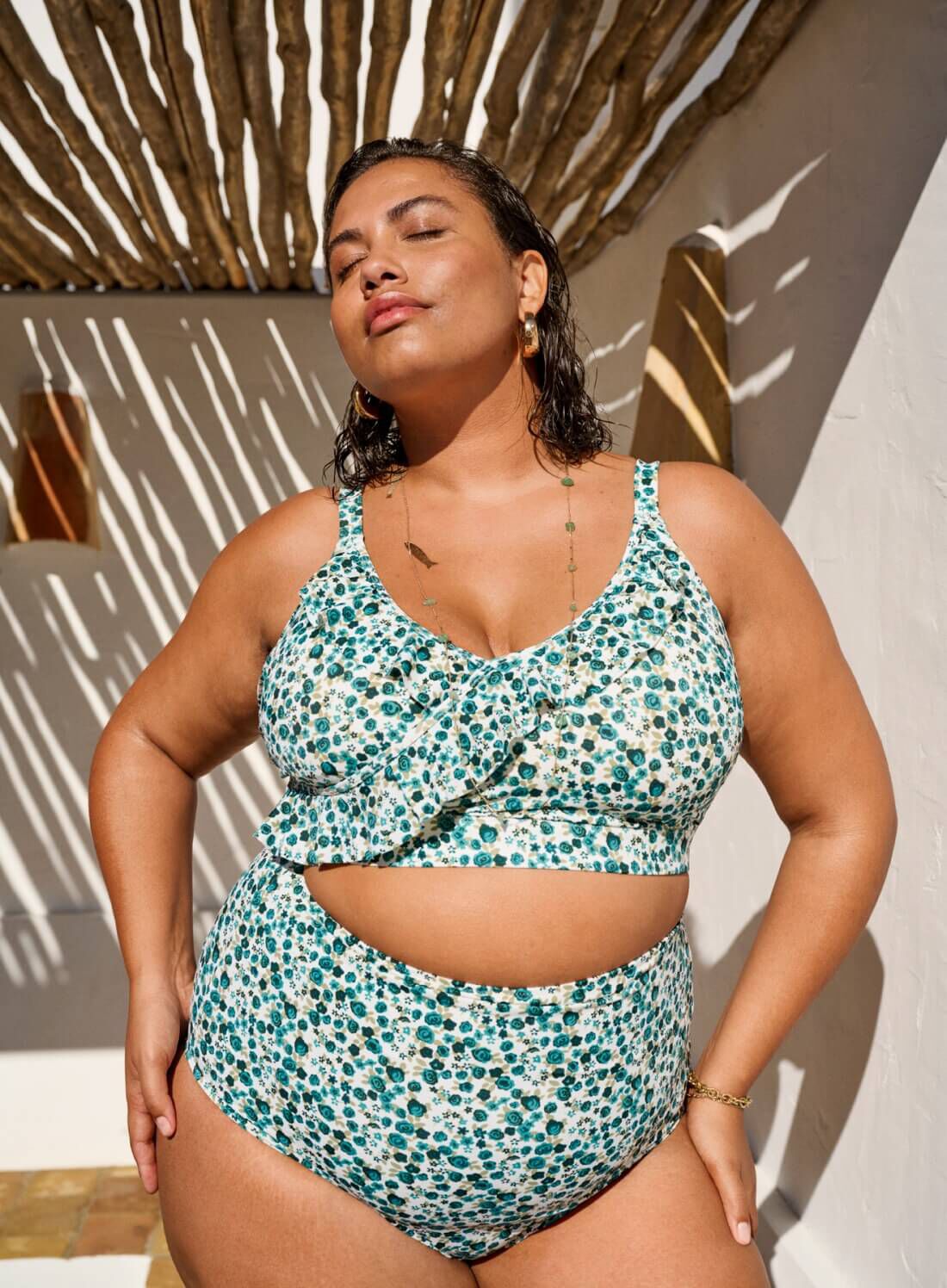 Bikiniset mit Blumen, , Model