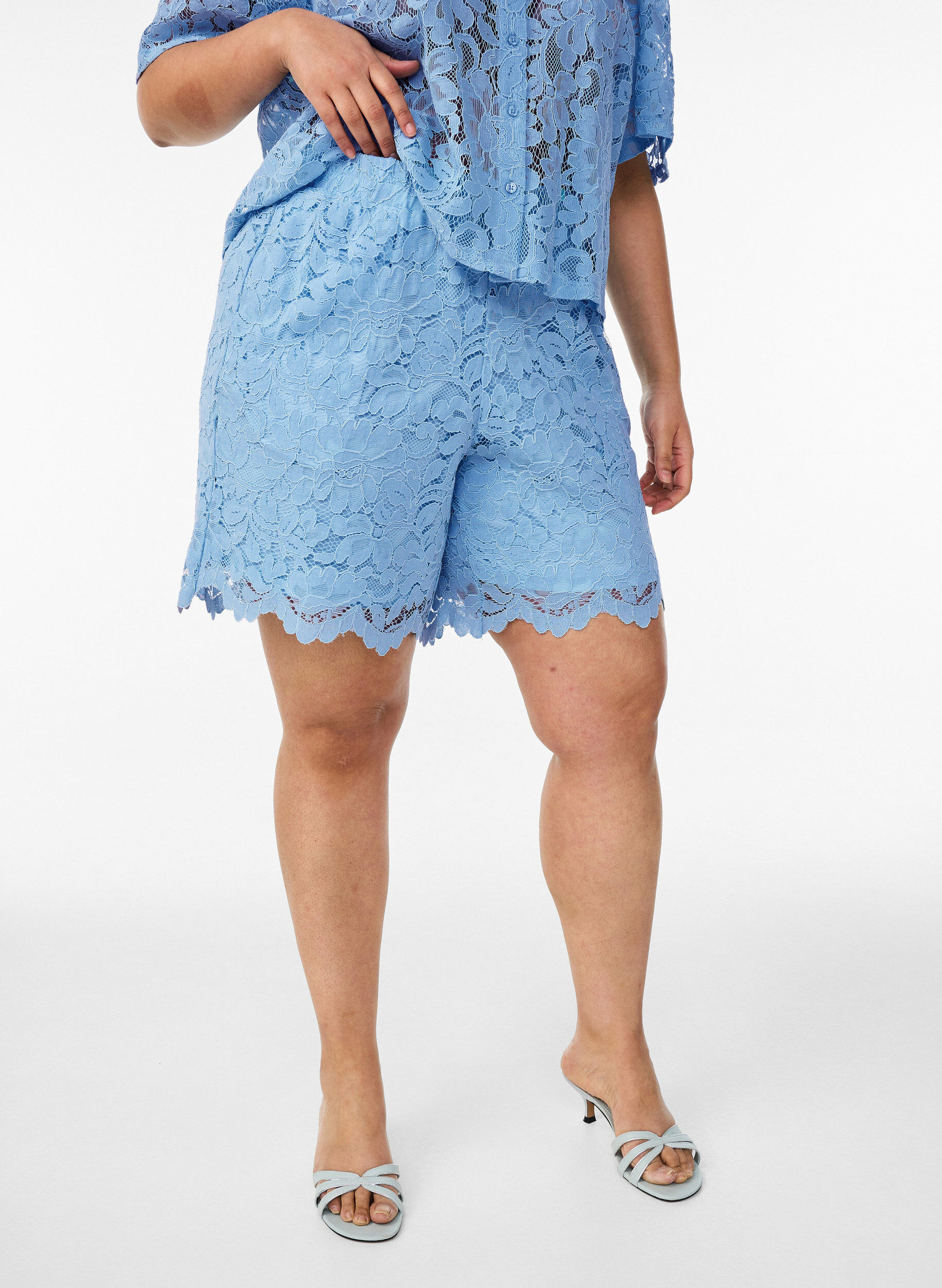 ZizziShorts aus Spitze mit hoher Taille und Taschen, Blau, Packshot image number 2