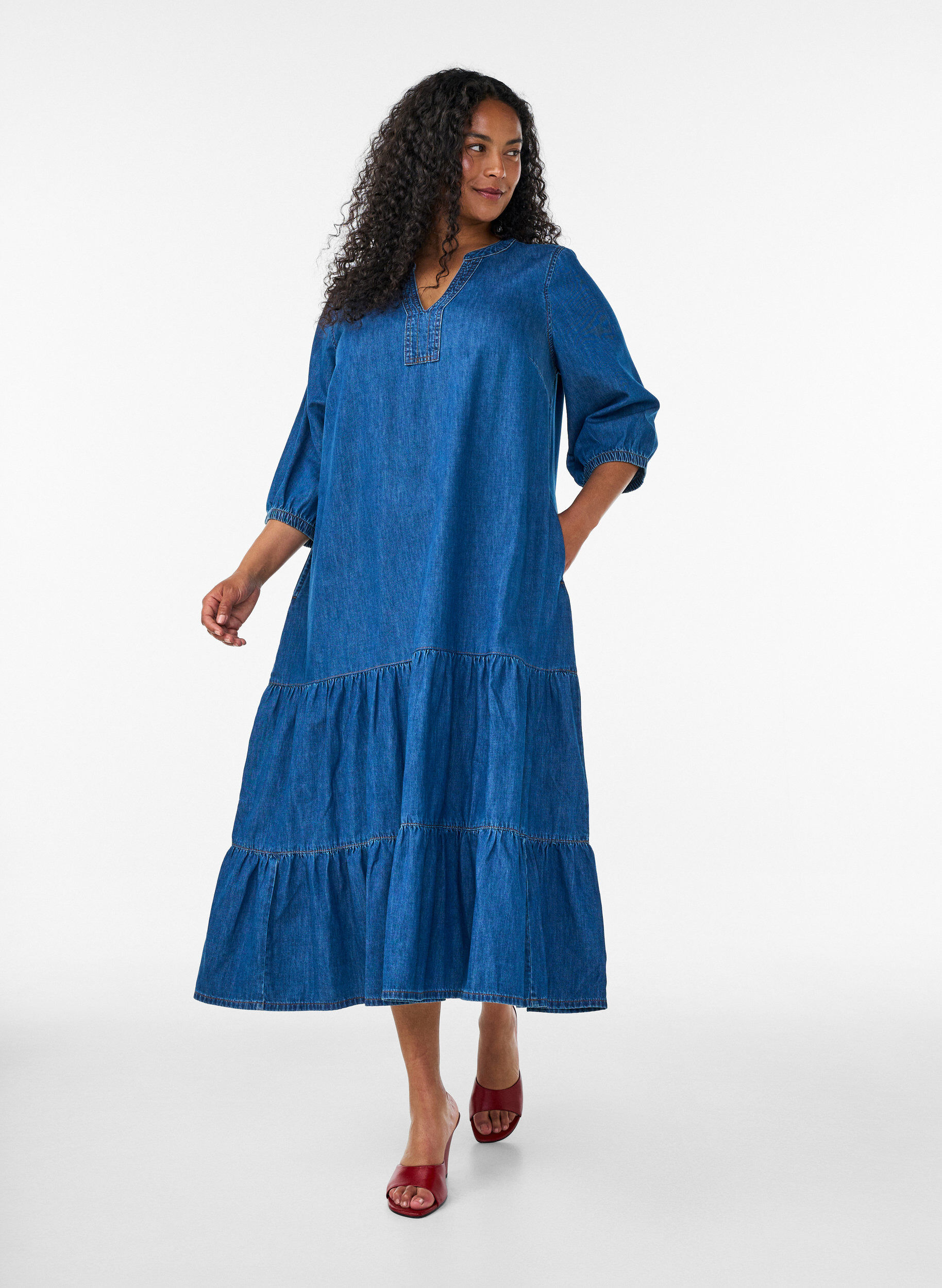 ZizziMaxikleid aus Denim mit ger&uuml;schten Stufen, Blau, Model image number 0