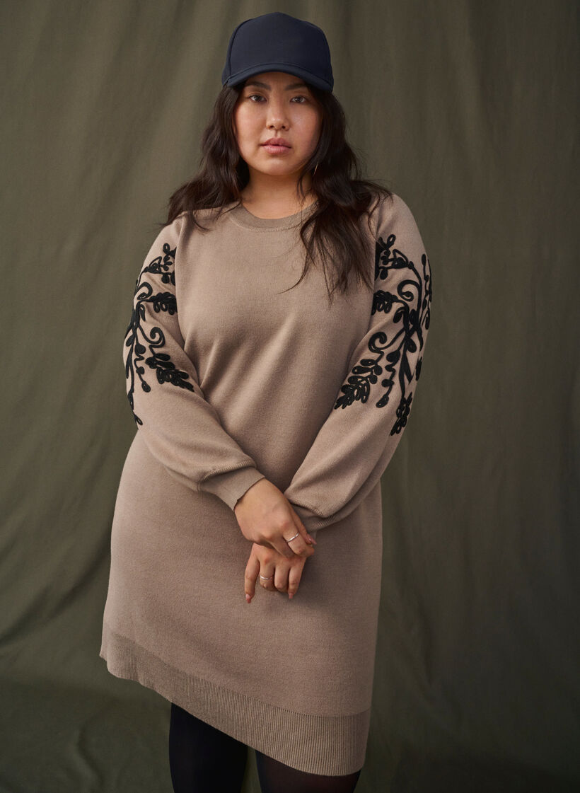 Strickkleid mit Stickerei-Details, Desert Taupe Comb, Image image number 0