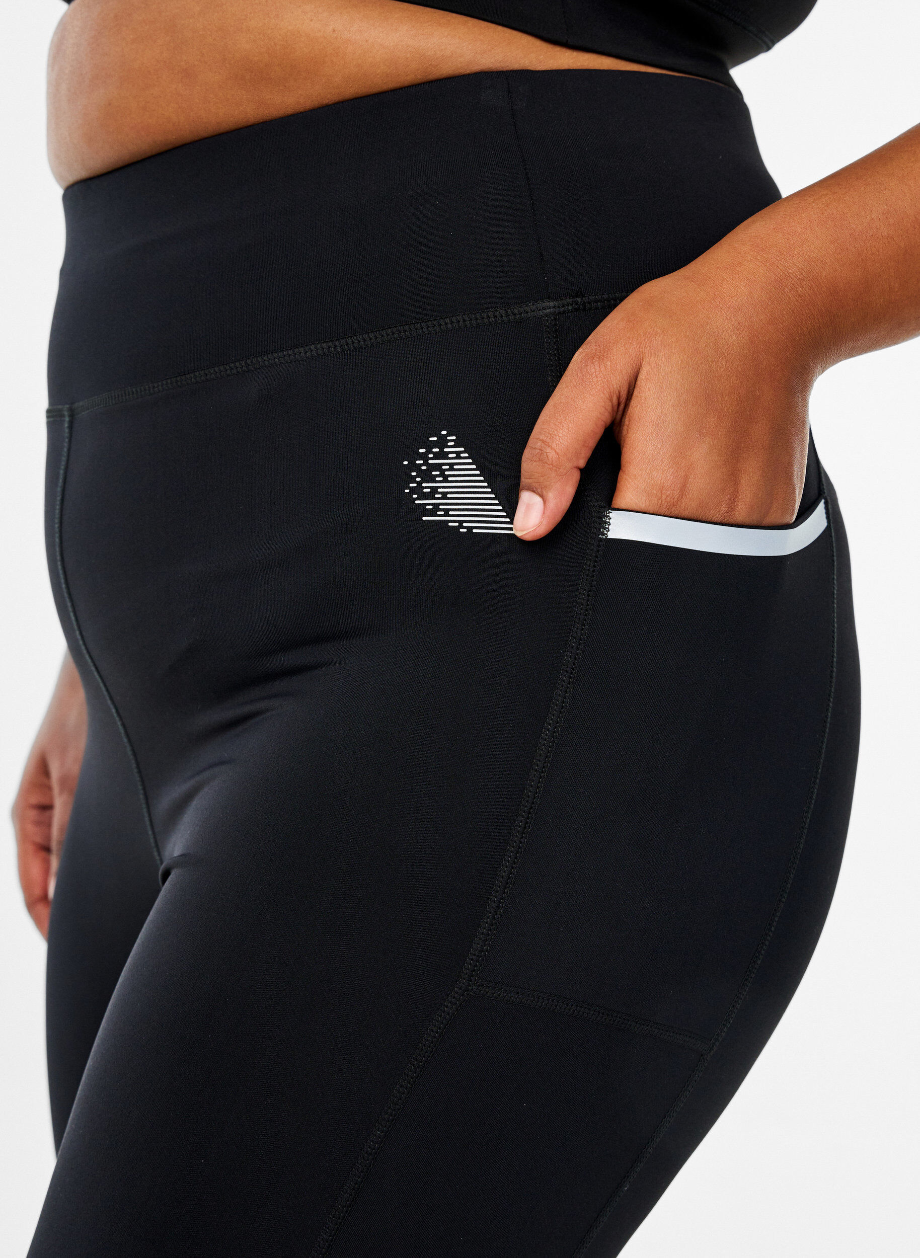 Zizzi Lauf-Caprihose mit leichter Kompression, Schwarz, Model image number 3
