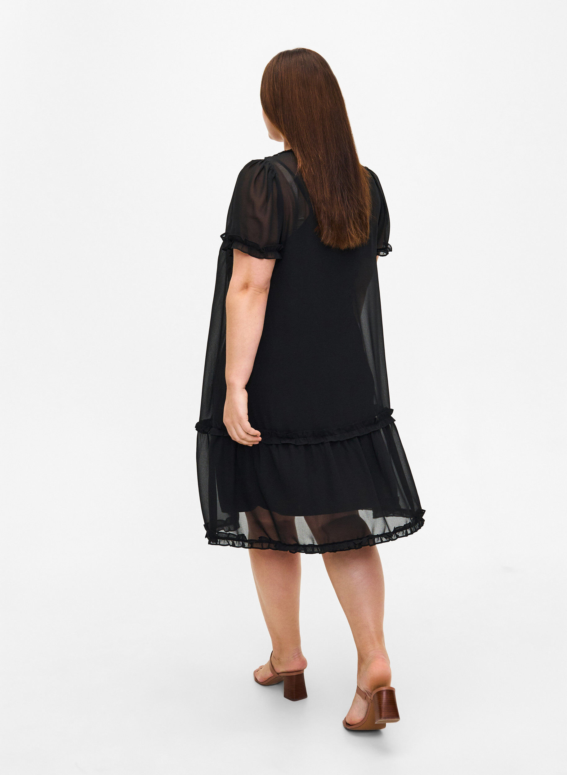 Zizzi Chiffonkleid in A-Schnitt und mit R&uuml;schendetails, Black, Model image number 1