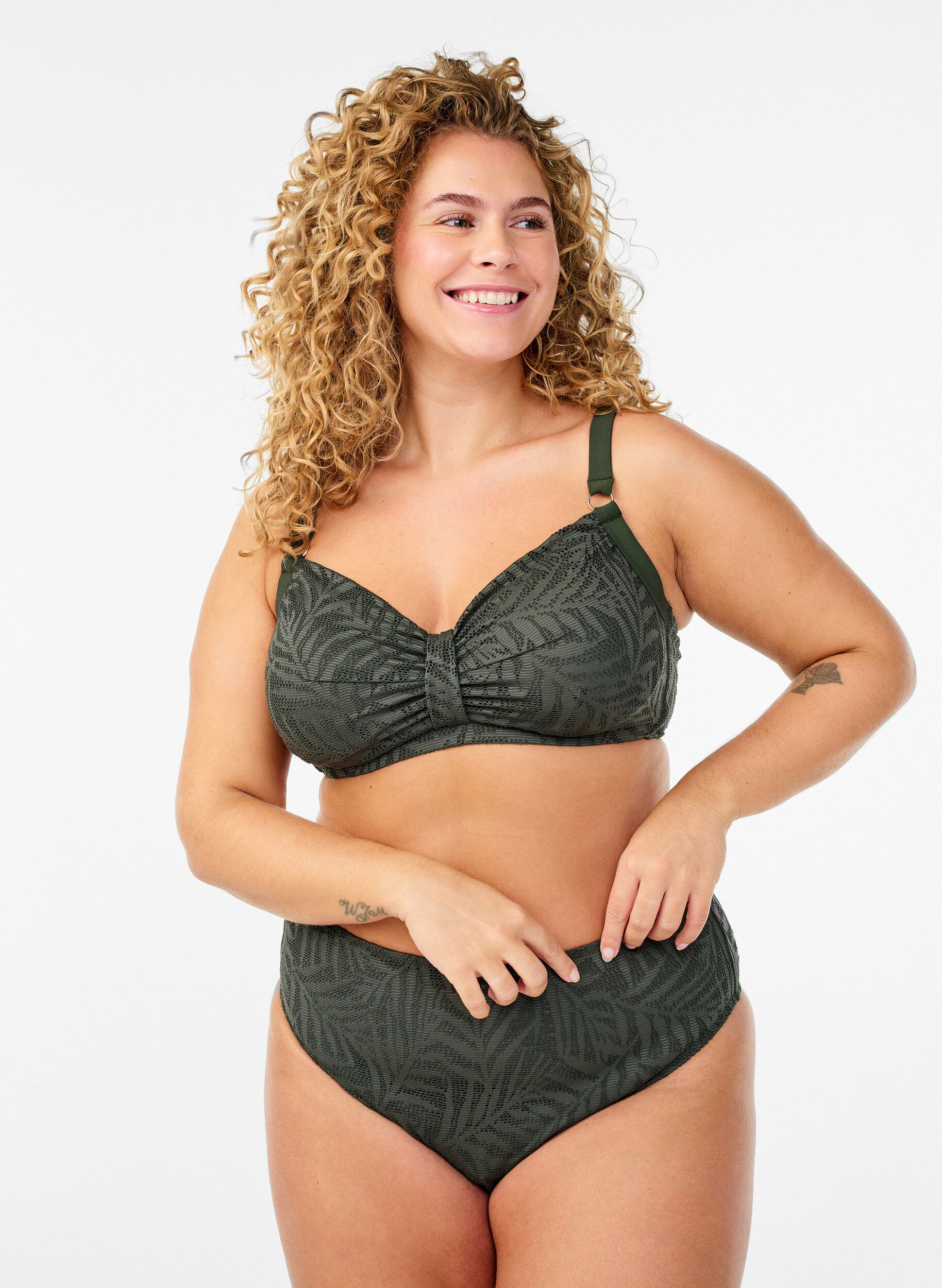 Zizzi Bikini Top mit strukturiertem Mesh und herausnehmbarer Polsterung, Gr&uuml;n, Model image number 1