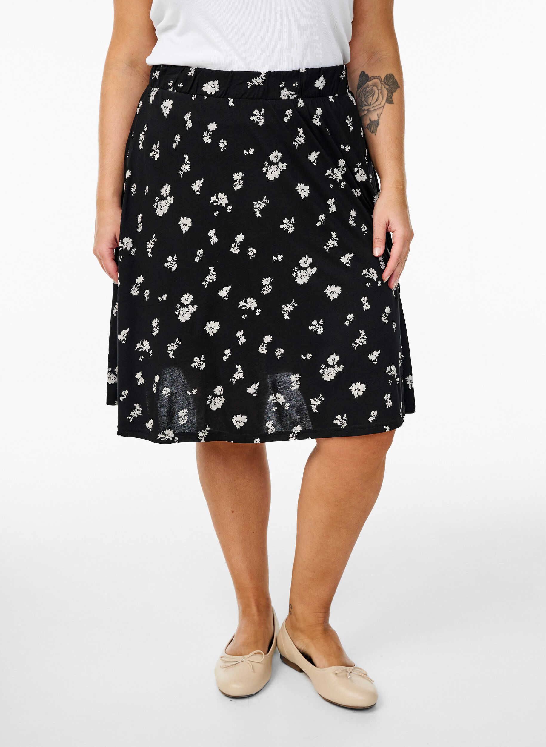 Zizzi 2er-Pack Skaterr&ouml;cke aus Viskose, Schwarz, Model image number 2