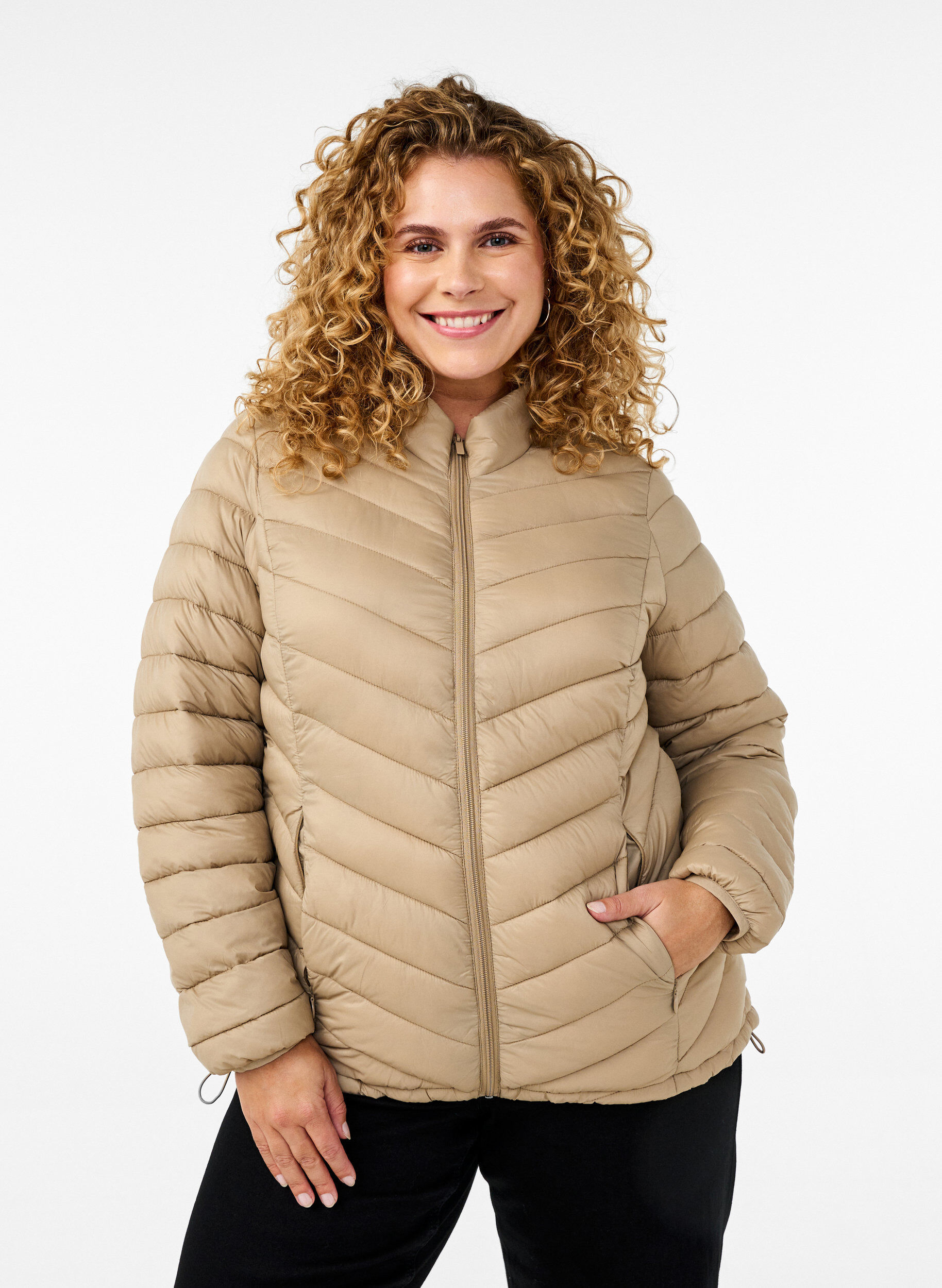 Leichte Jacke mit Taschen, Braun, Model