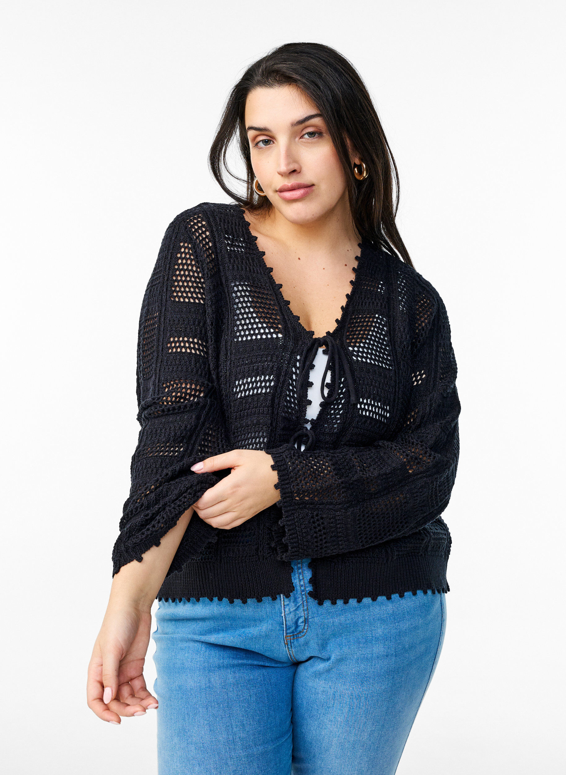 Zizzi Strickjacke mit Bindeb&auml;ndern und Lochmuster, Schwarz, Model image number 0