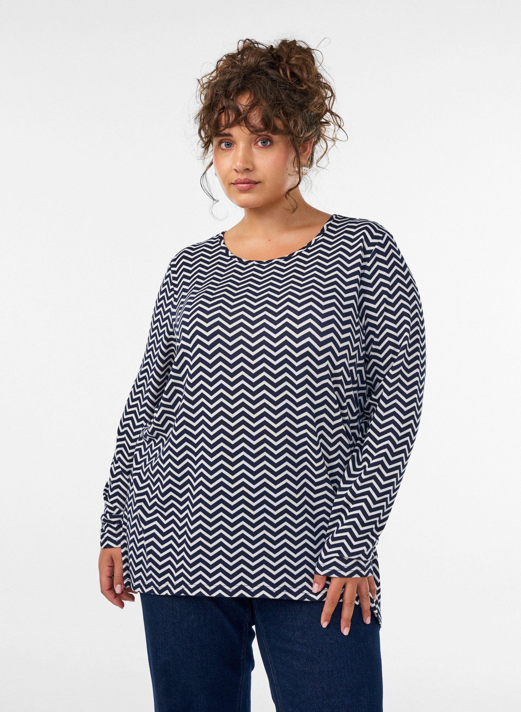 Gemusterte Bluse mit langen &Auml;rmeln, Blau, Model