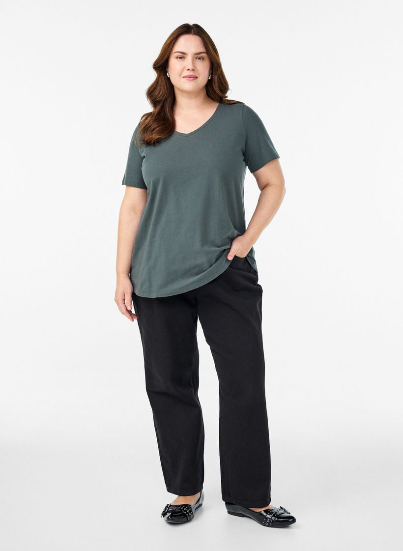Einfarbiges Basic-T-Shirt aus Baumwolle, Gr&uuml;n, Model image number 1