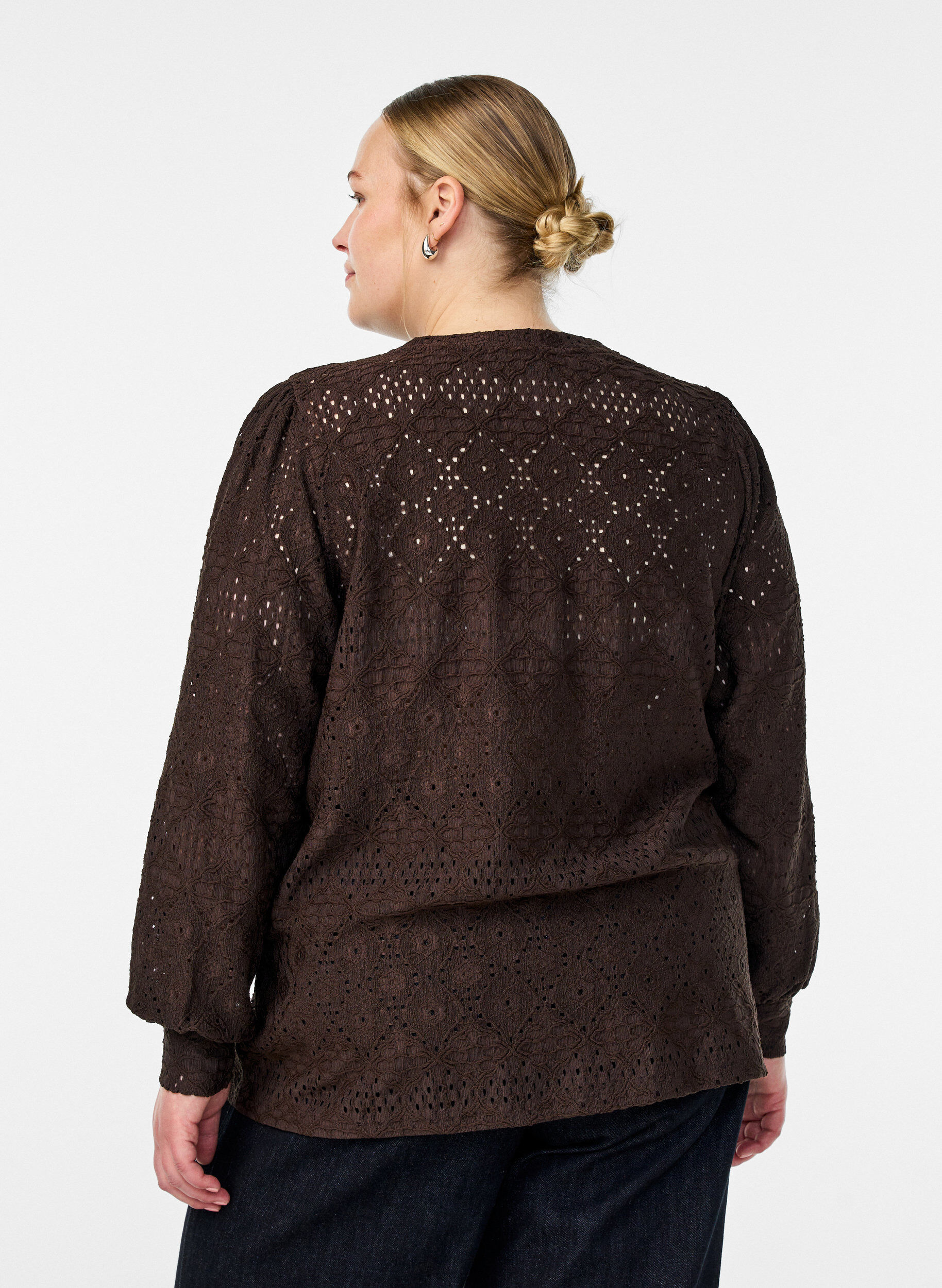 Zizzi Lang&auml;rmelige Bluse mit Lochstickerei, Braun, Model image number 2
