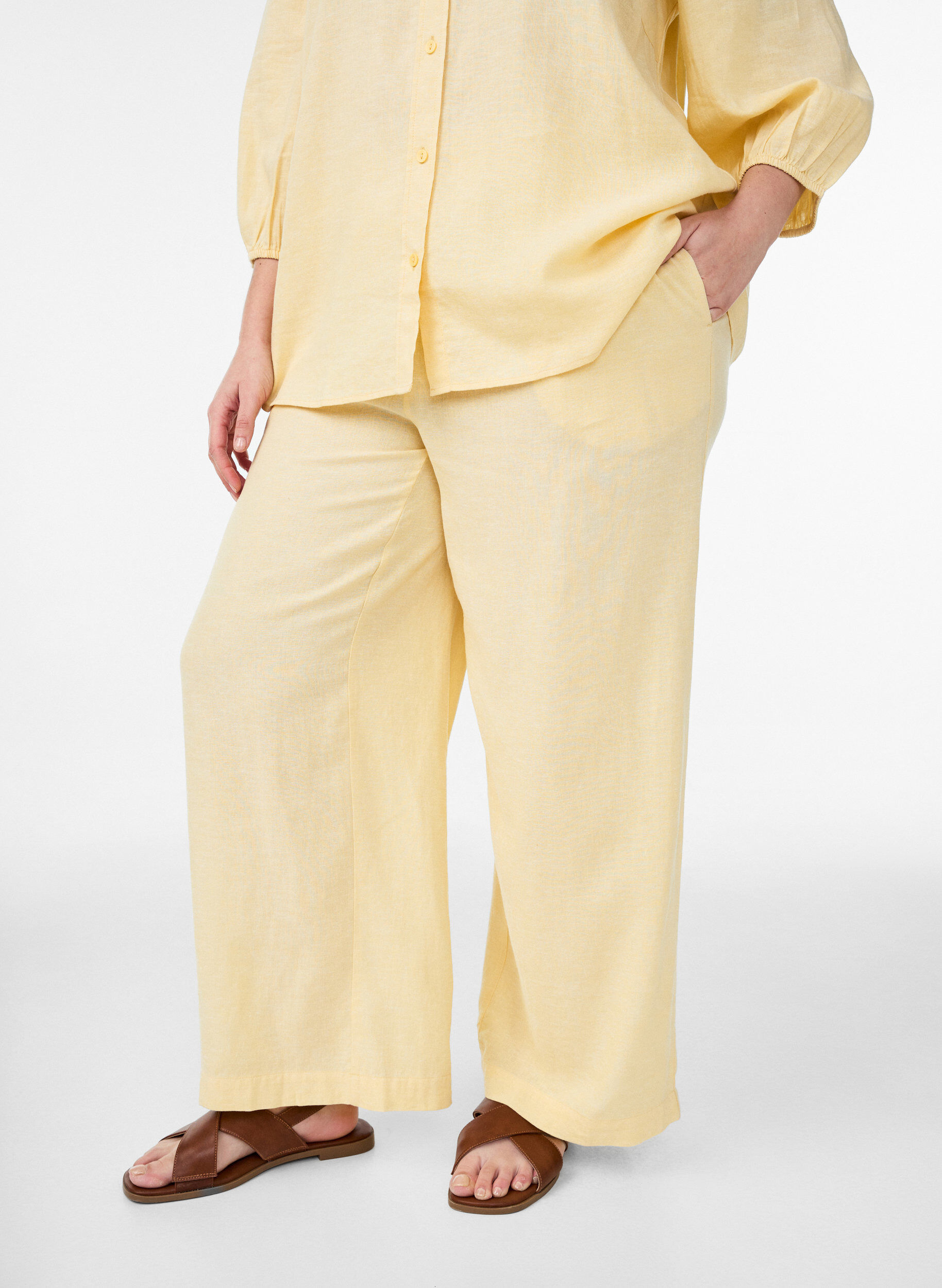 ZizziHose aus Leinen und Viskose mit weitem Bein, Gelb, Model image number 2