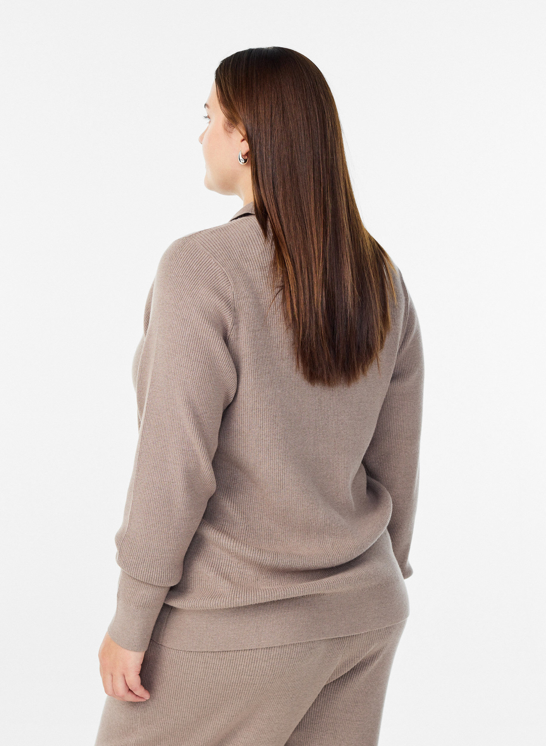Zizzi Feinripp Pullover mit Polokragen und Rei&szlig;verschluss, Beige, Model image number 2