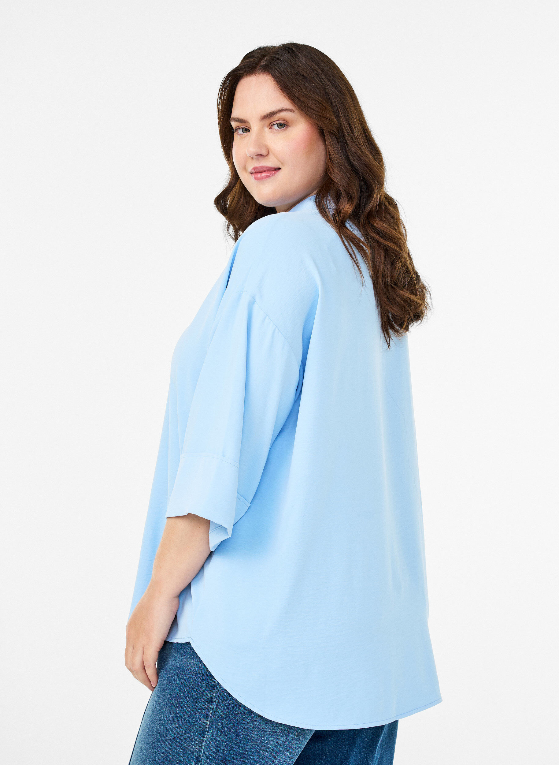 Zizzi Lockere Bluse mit V-Ausschnitt und 3/4-&Auml;rmeln, Blau, Model image number 2
