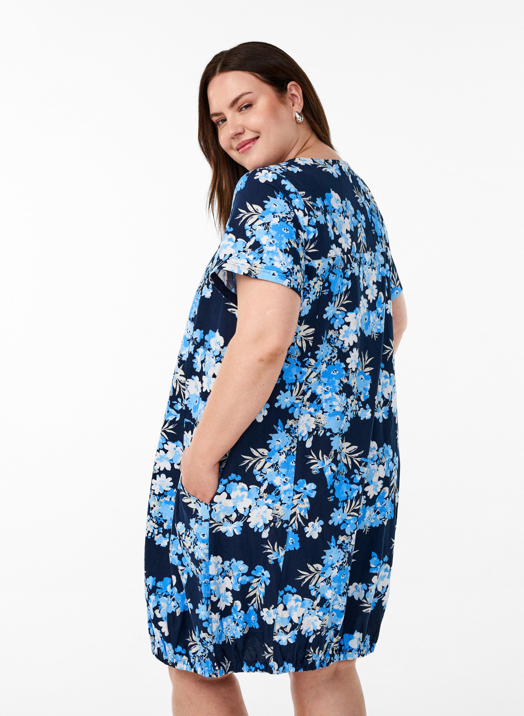Zizzi Kurz&auml;rmliges Baumwollkleid mit Aufdruck, Blau, Model image number 2