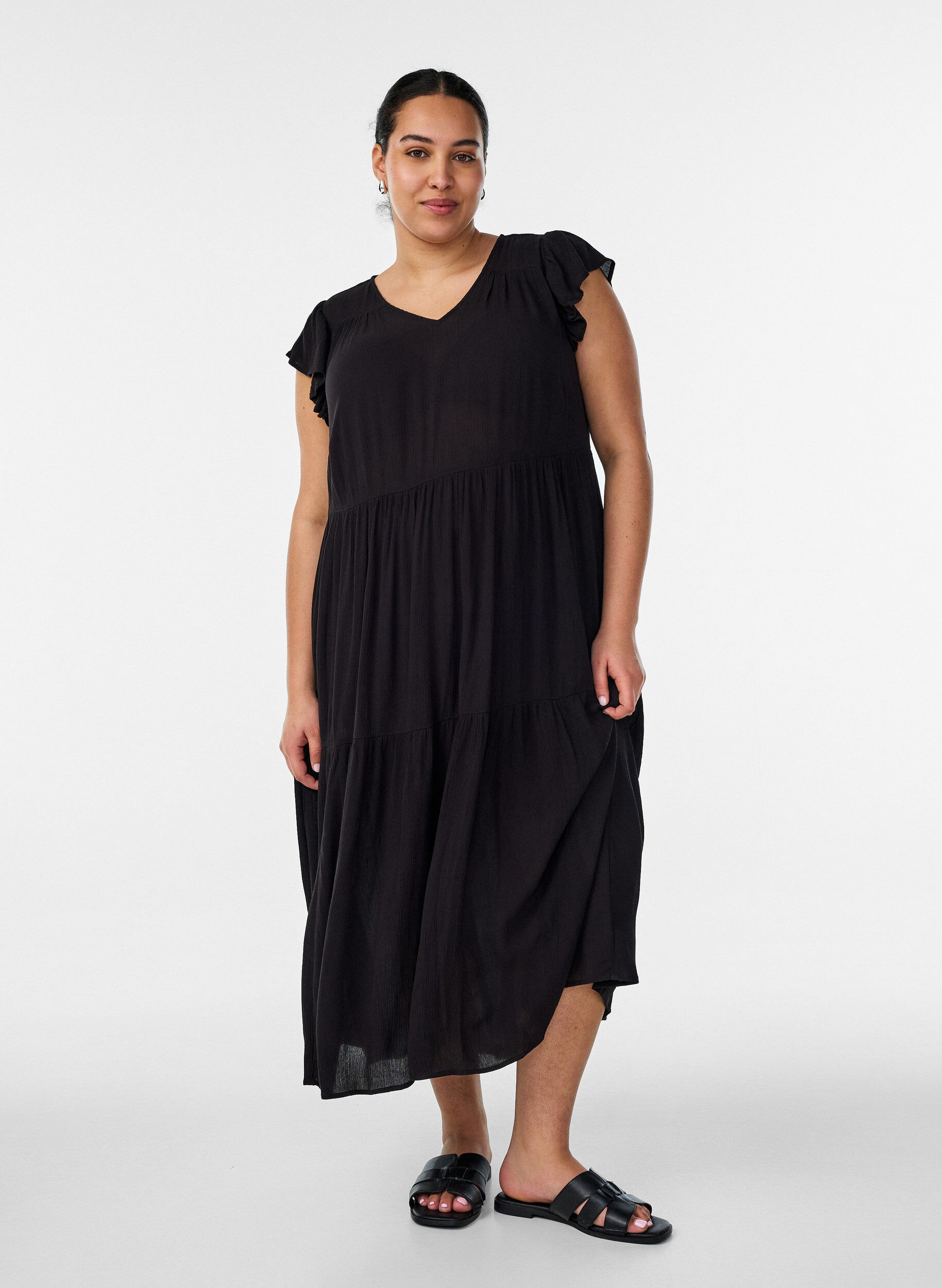 Midikleid aus Viskose mit R&uuml;schen&auml;rmeln, Schwarz, Model