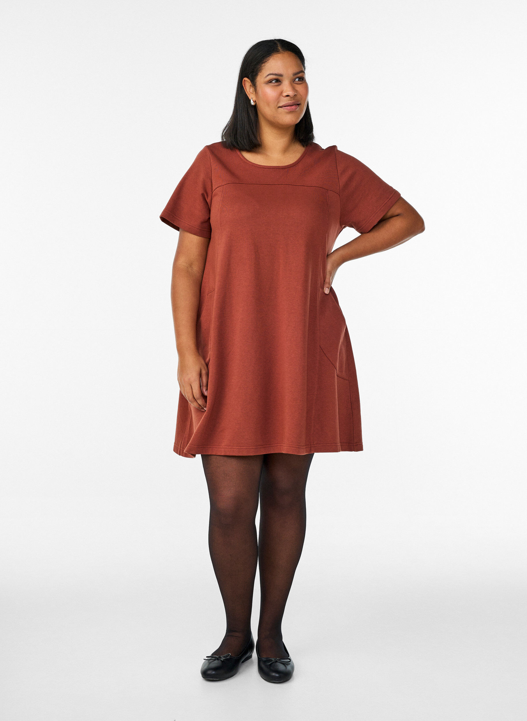 Zizzi Jerseykleid mit kurzen &Auml;rmeln und Taschen, Rot, Model image number 1
