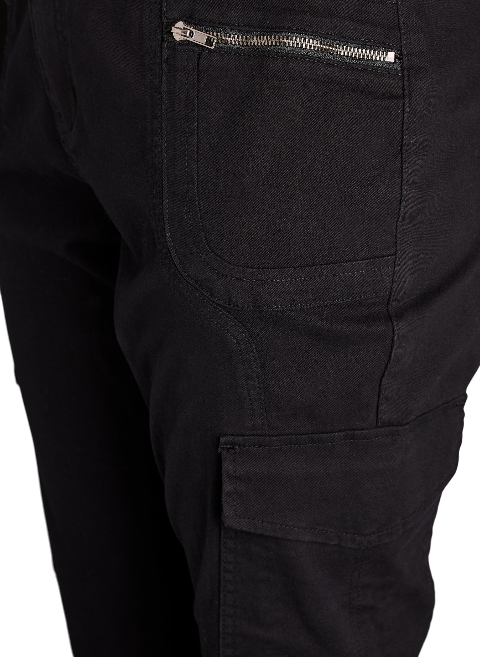 Zizzi Slim fit Hose mit Cargotaschen, Schwarz, Packshot image number 2