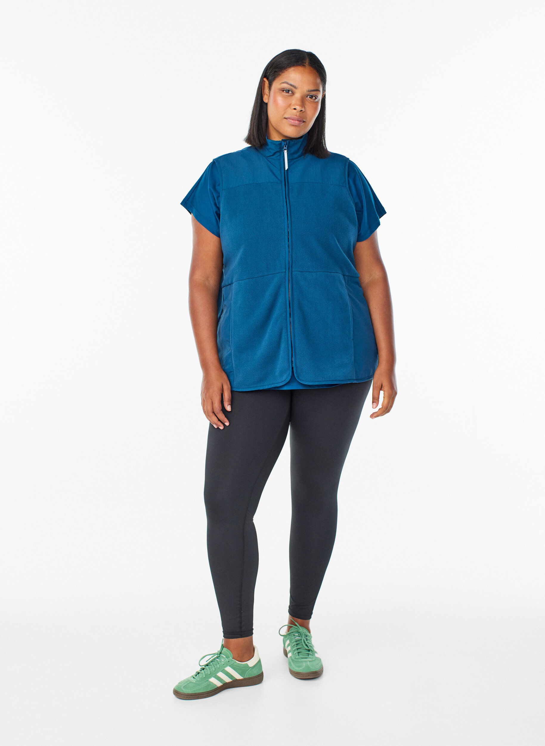 Zizzi Fleeceweste mit hohem Kragen und Taschen, Blau, Model image number 1