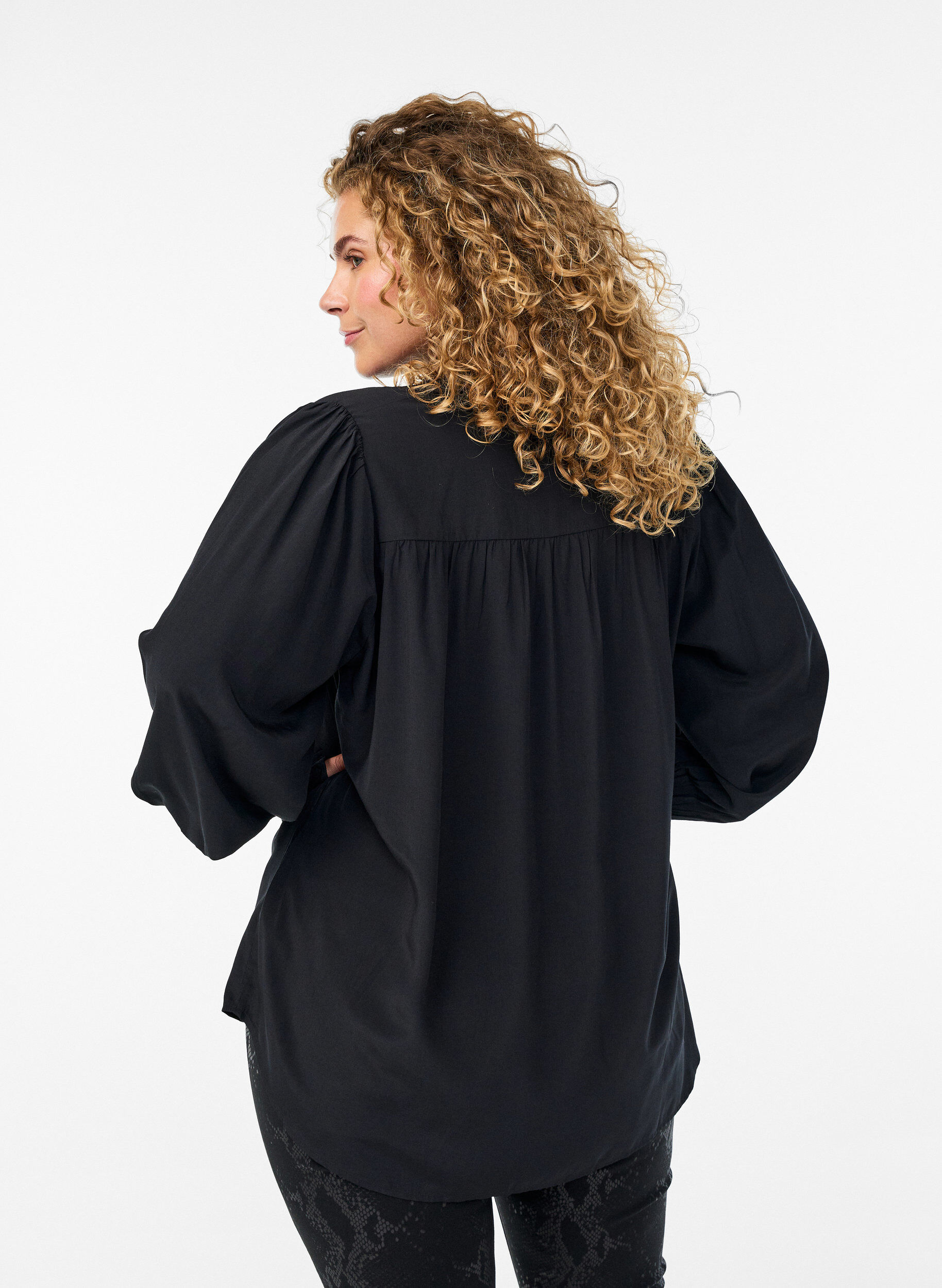 ZizziBluse mit R&uuml;schenkragen und Raffung, Schwarz, Model image number 2