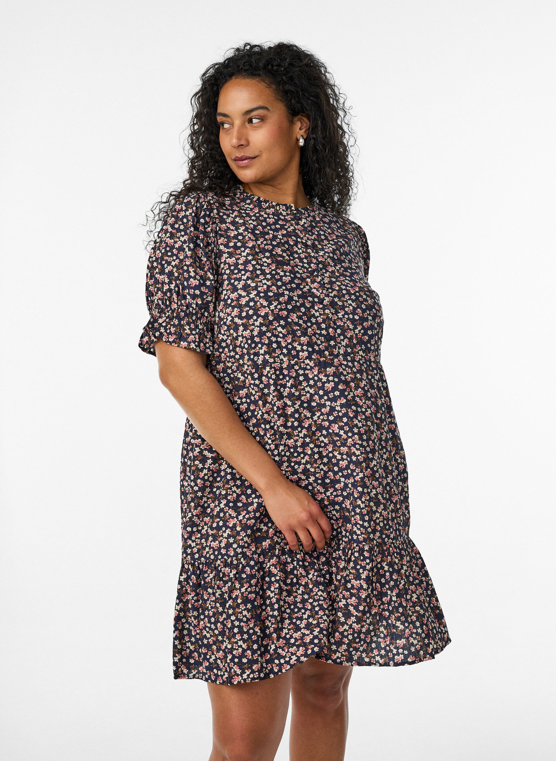 ZizziKurzes Kleid aus Viskose mit R&uuml;schendetails, Blau, Model image number 0