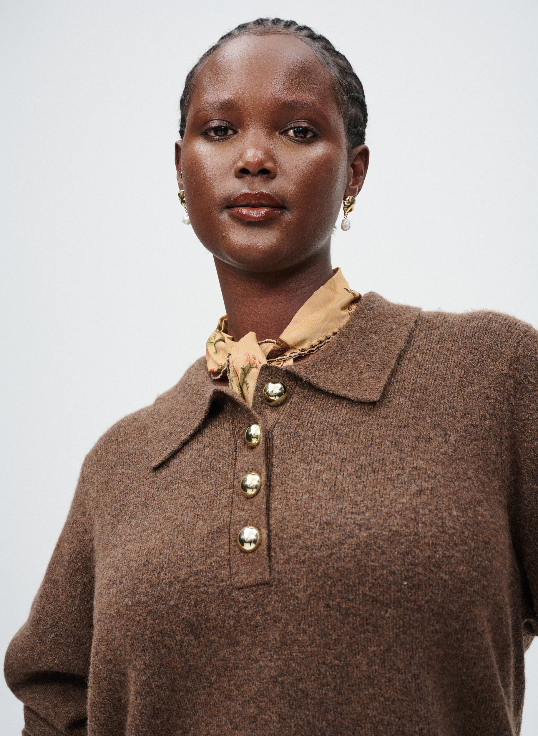 Zizzi Kurzes Strickkleid mit Polokragen und Kn&ouml;pfen, Braun, Image image number 0