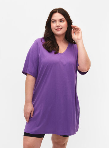 Einfarbiges Oversize T-Shirt mit V-Ausschnitt, Deep Lavender, Model image number 0