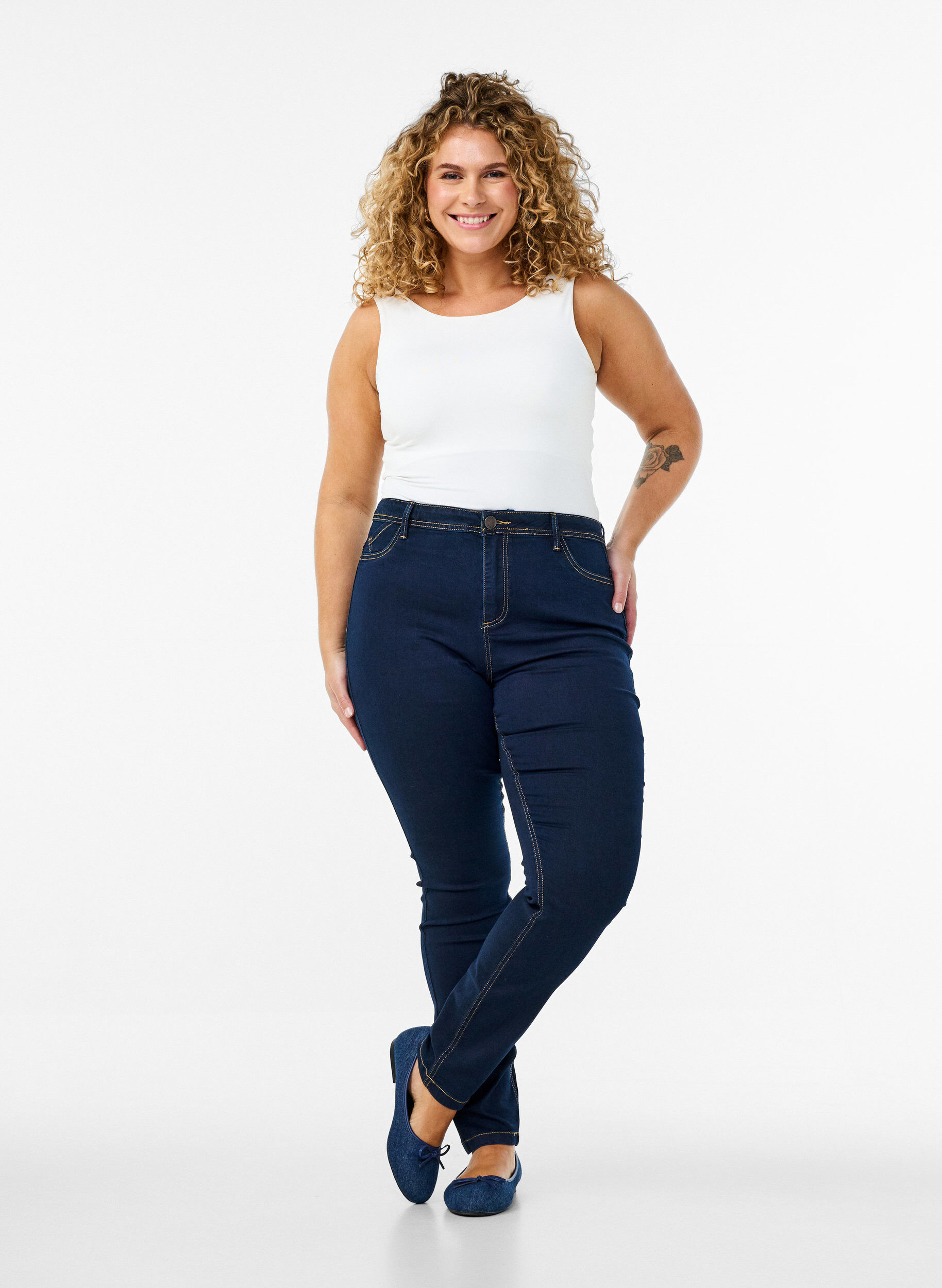 Zizzi Super Slim Amy Jeans mit hoher Taille, Blau, Model image number 0