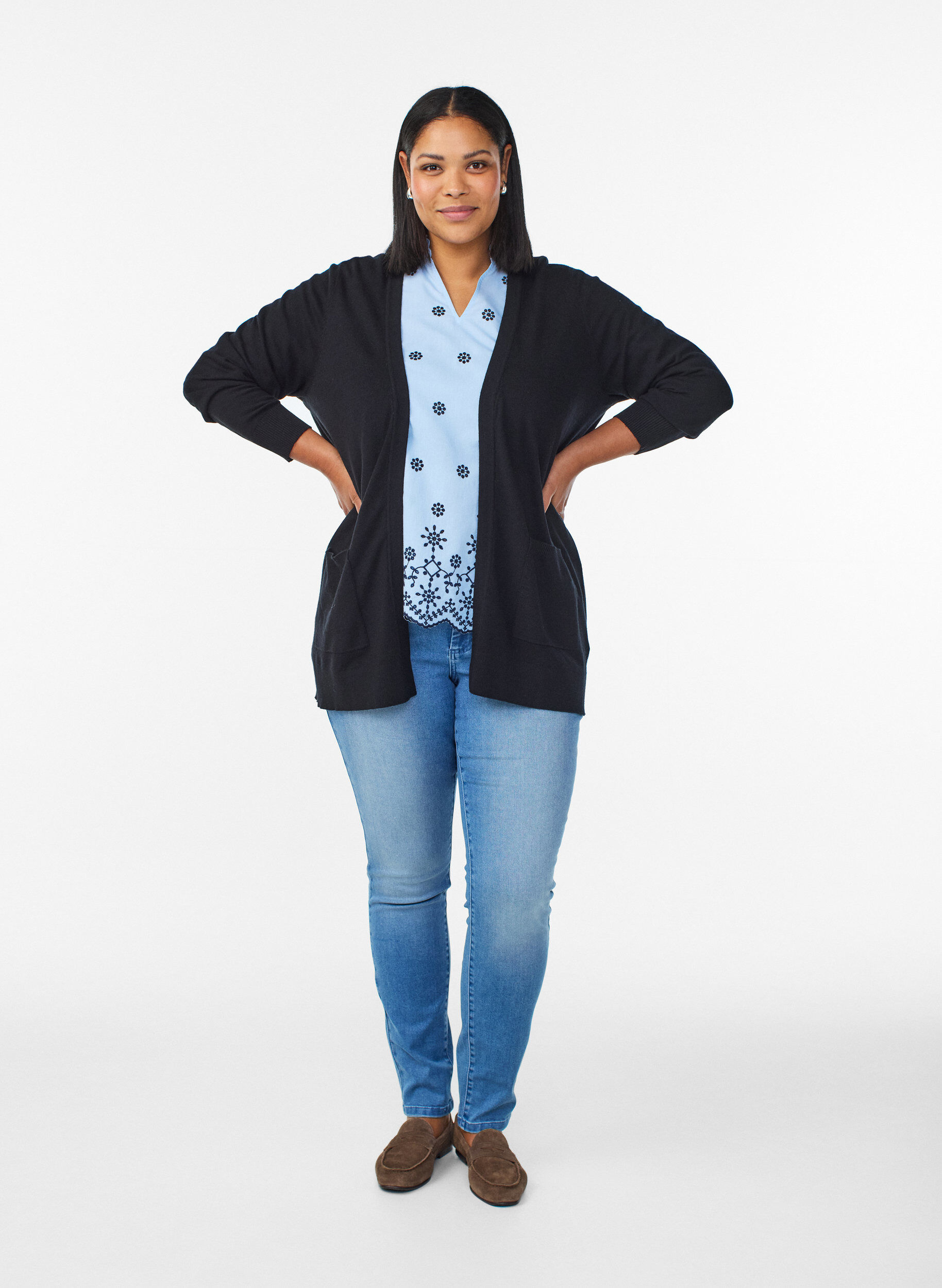 Zizzi Lange offene Strickjacke mit Taschen, Schwarz, Model image number 1