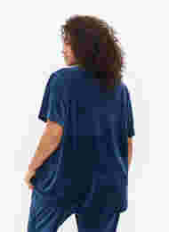T-Shirt aus Velours, Insignia Blue, Model