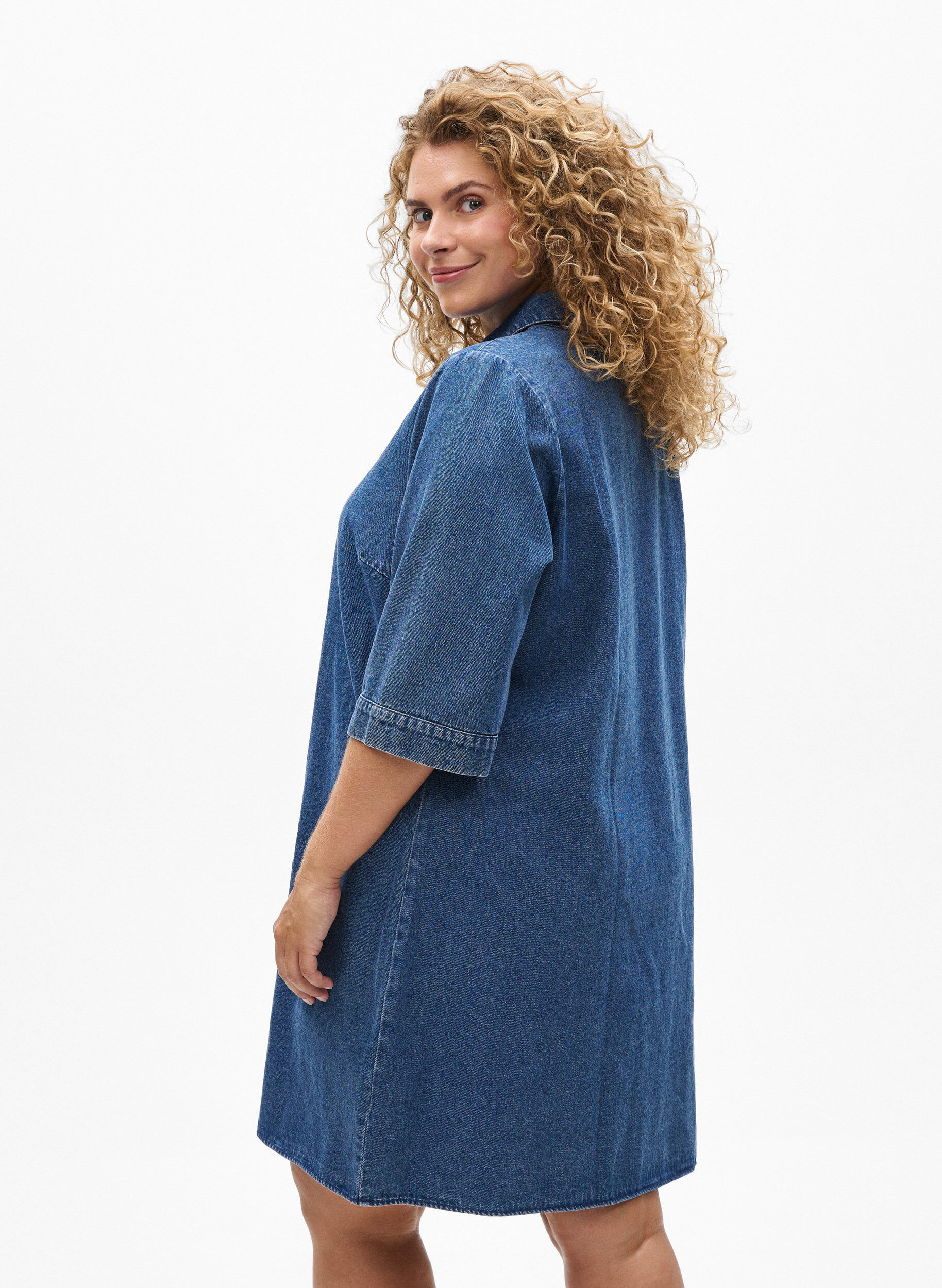 ZizziKurzes Denim-Kleid mit Rei&szlig;verschluss und 3/4-&Auml;rmeln, Blau, Model image number 2