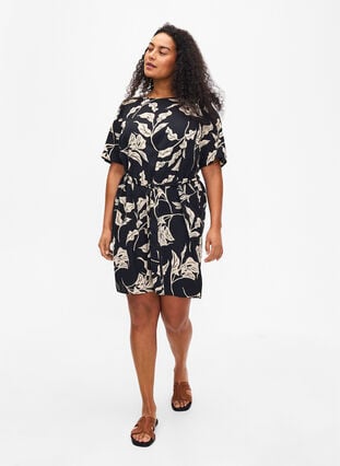 FLASH – Kurzärmeliges Kleid mit Gürtel, Black Off White Fl., Model image number 2