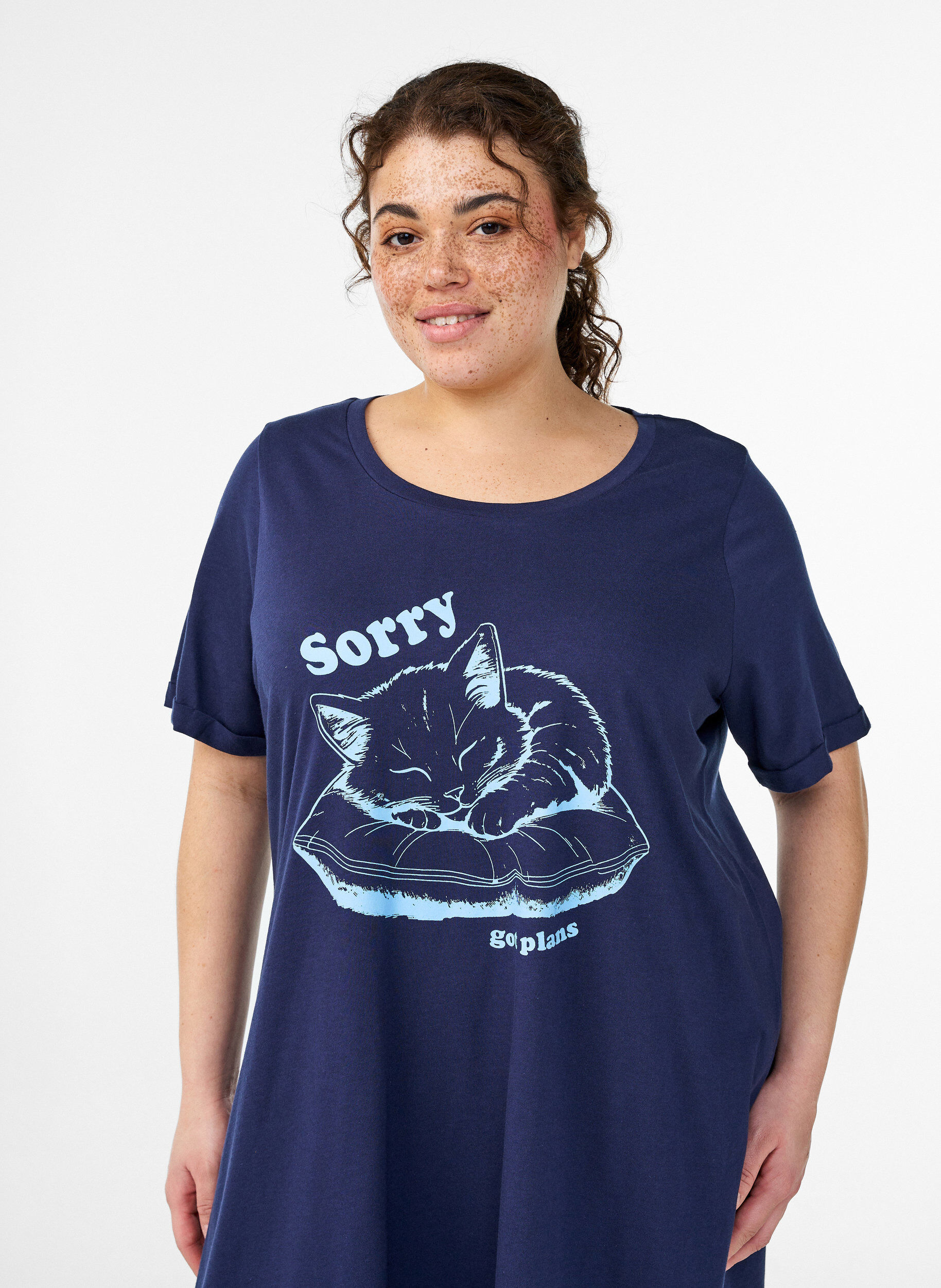 Zizzi Kurz&auml;rmeliges Nachthemd aus Bio-Baumwolle, Blau, Model image number 2