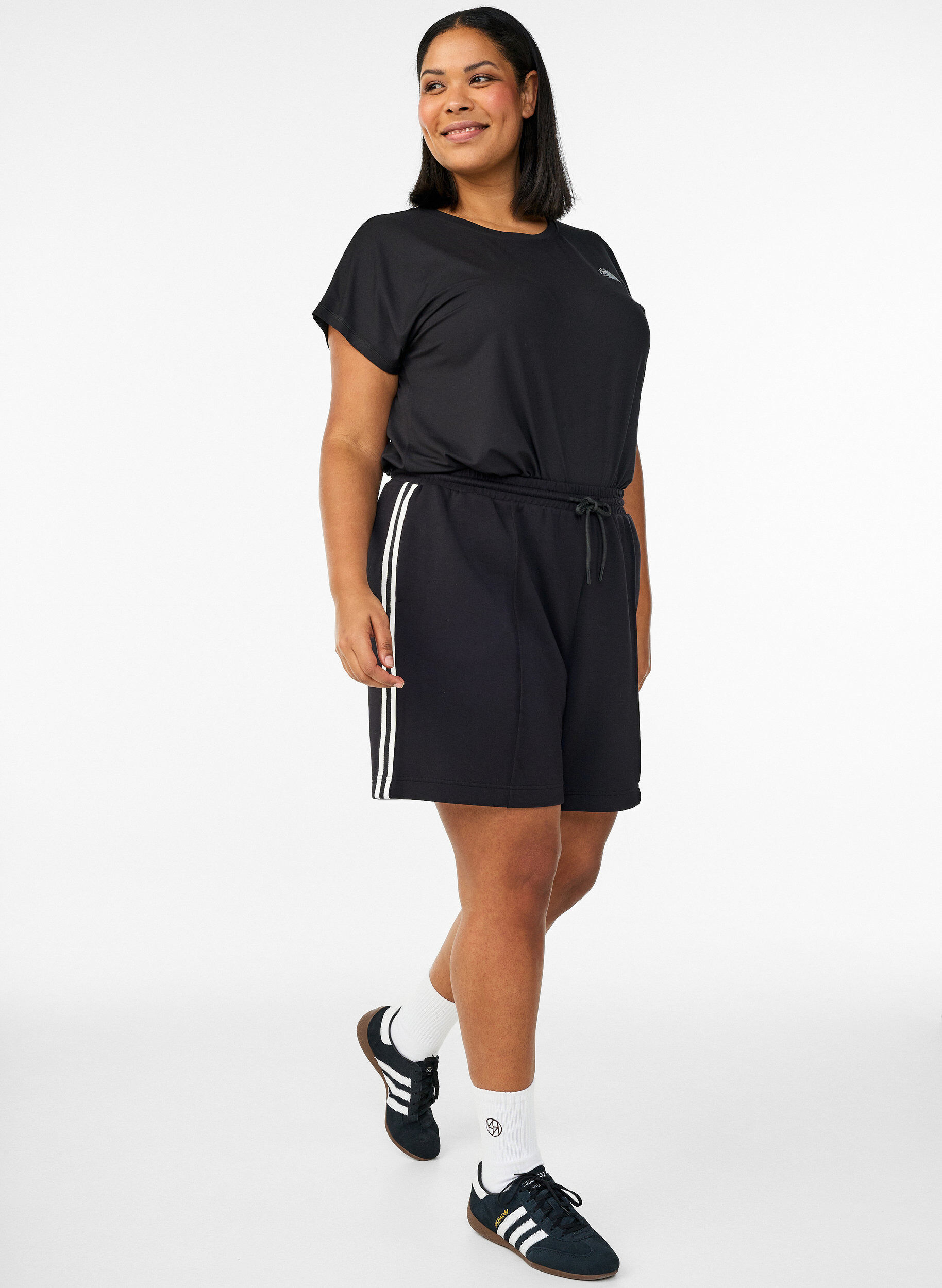 Zizzi Hoch taillierte Shorts mit Streifendetails, Schwarz, Model image number 1