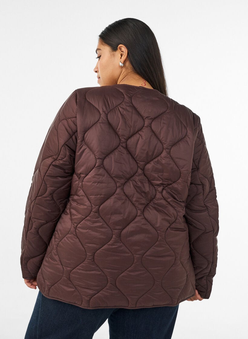 Steppjacke mit Druckkn&ouml;pfen und Rundhalsausschnitt, Braun, Model image number 2